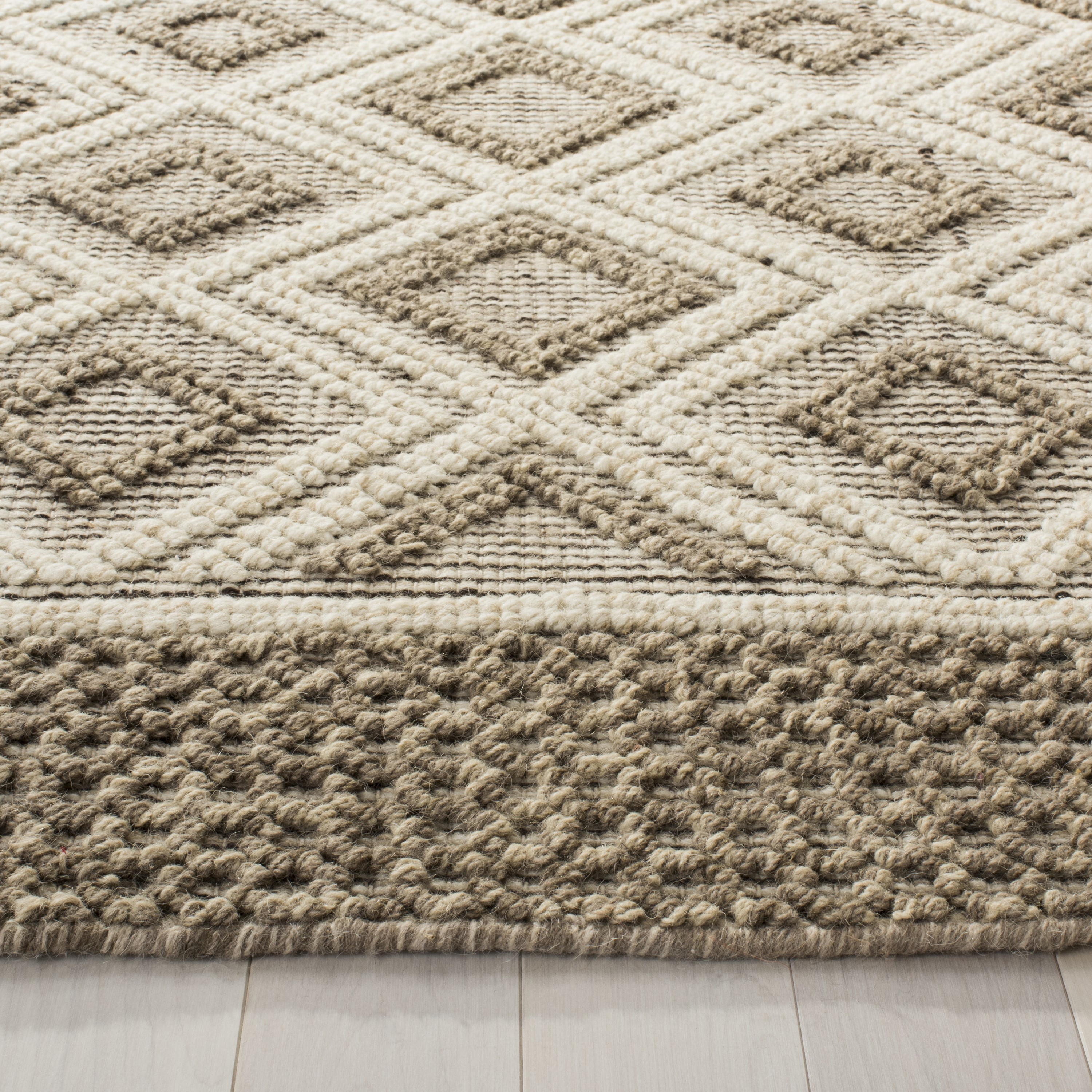 Safavieh VRM212B-28 rugs - View #3