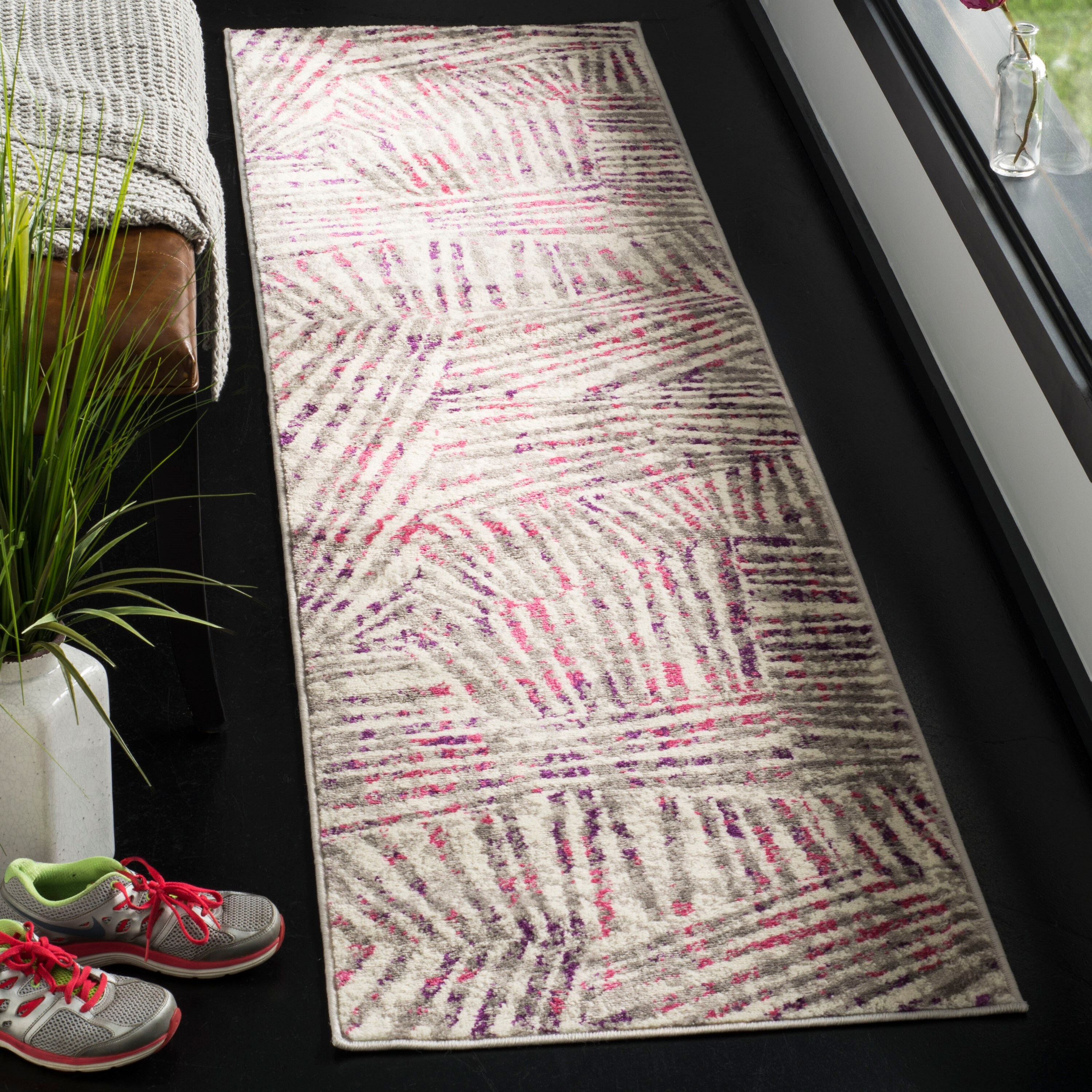 Safavieh SKY191P-28 Skyler Inazi 2 x 8 (ft) Loomed Polypropylene Gray/Pink Rectangular Indoor Abstract Runner rug