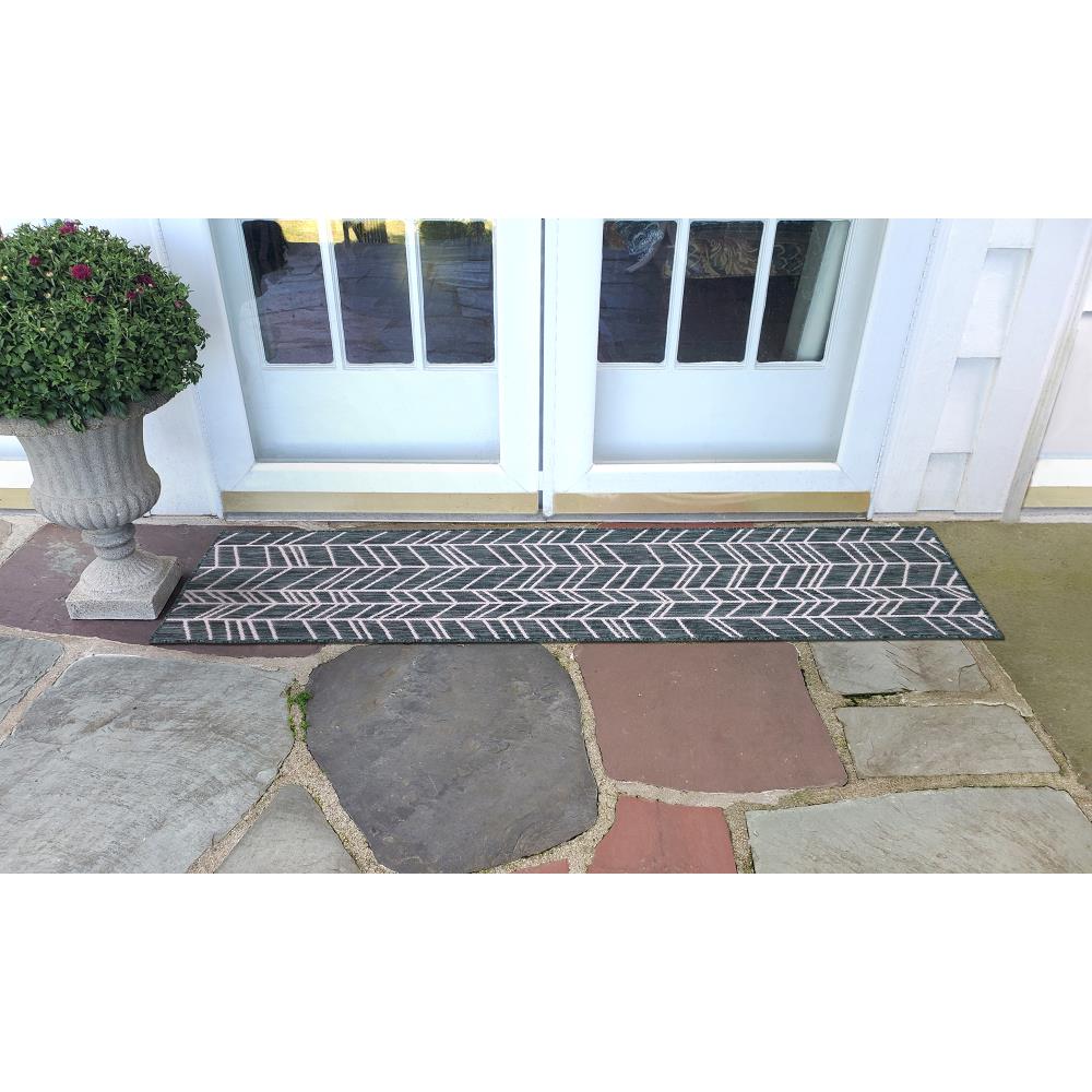 Navy Chevron Geometric Indoor/Outdoor Easy-Care Rug 3'3" x 4'11"