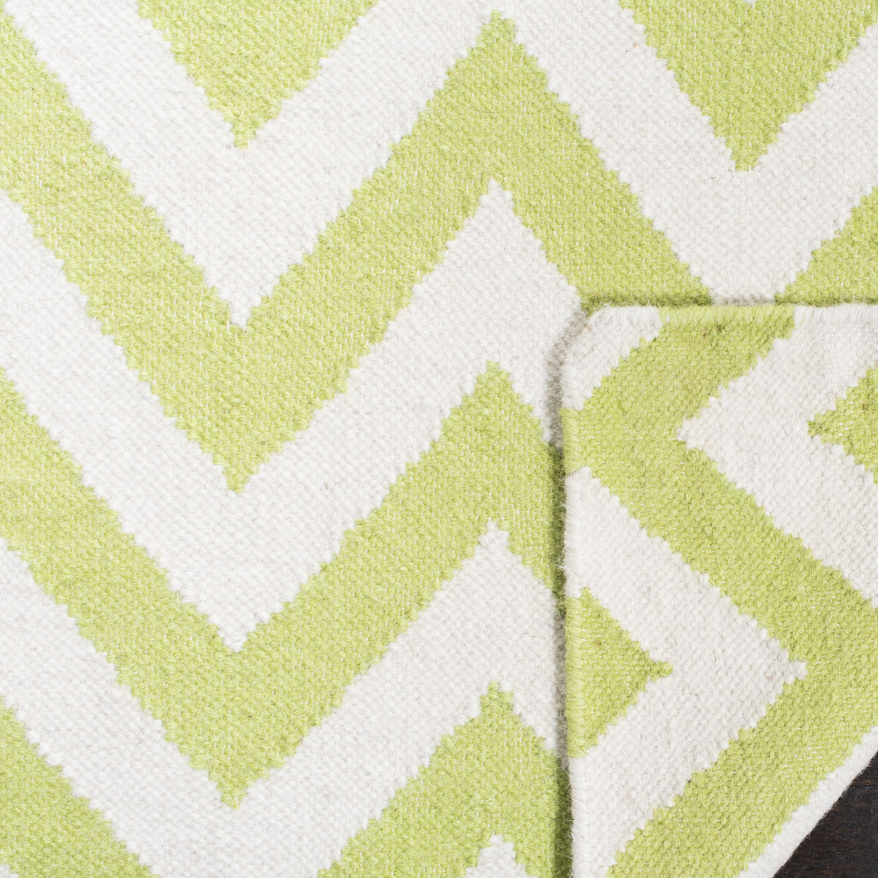 Safavieh DHU557A-28 rugs - View #7