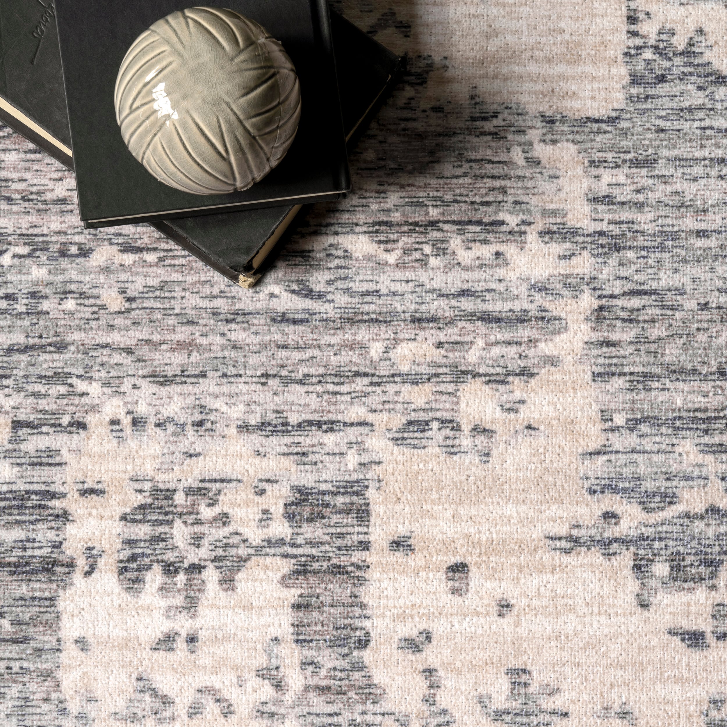 Eco-Friendly Ariana Abstract Gray Synthetic Area Rug 4' x 6'