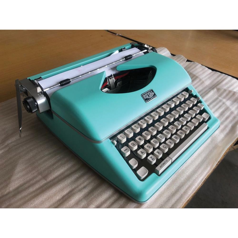 Royal Classic Manual Typewriter