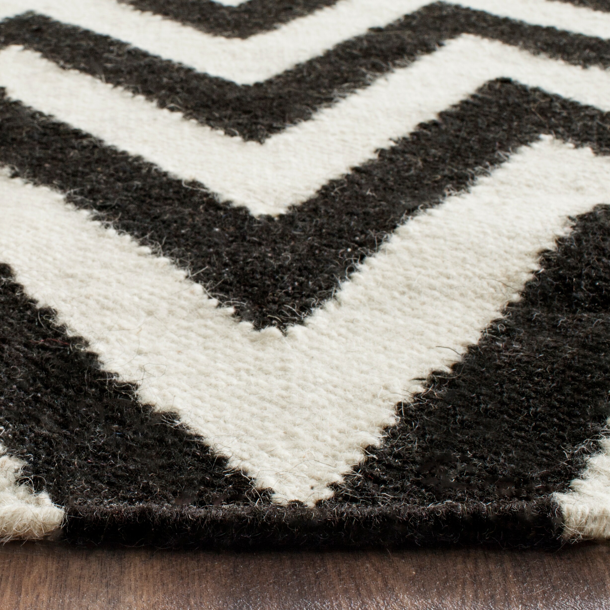 Safavieh DHU557L-8 rugs - View #3