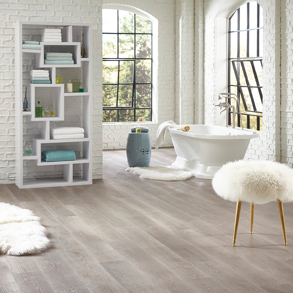 Pergo TimberCraft + WetProtect Cayman Oak 12-mm Thick Waterproof Wood Plank  7.48-in W x 54.33-in L Laminate Flooring (16.93-sq ft) in the Laminate  Flooring department at Lowes.com