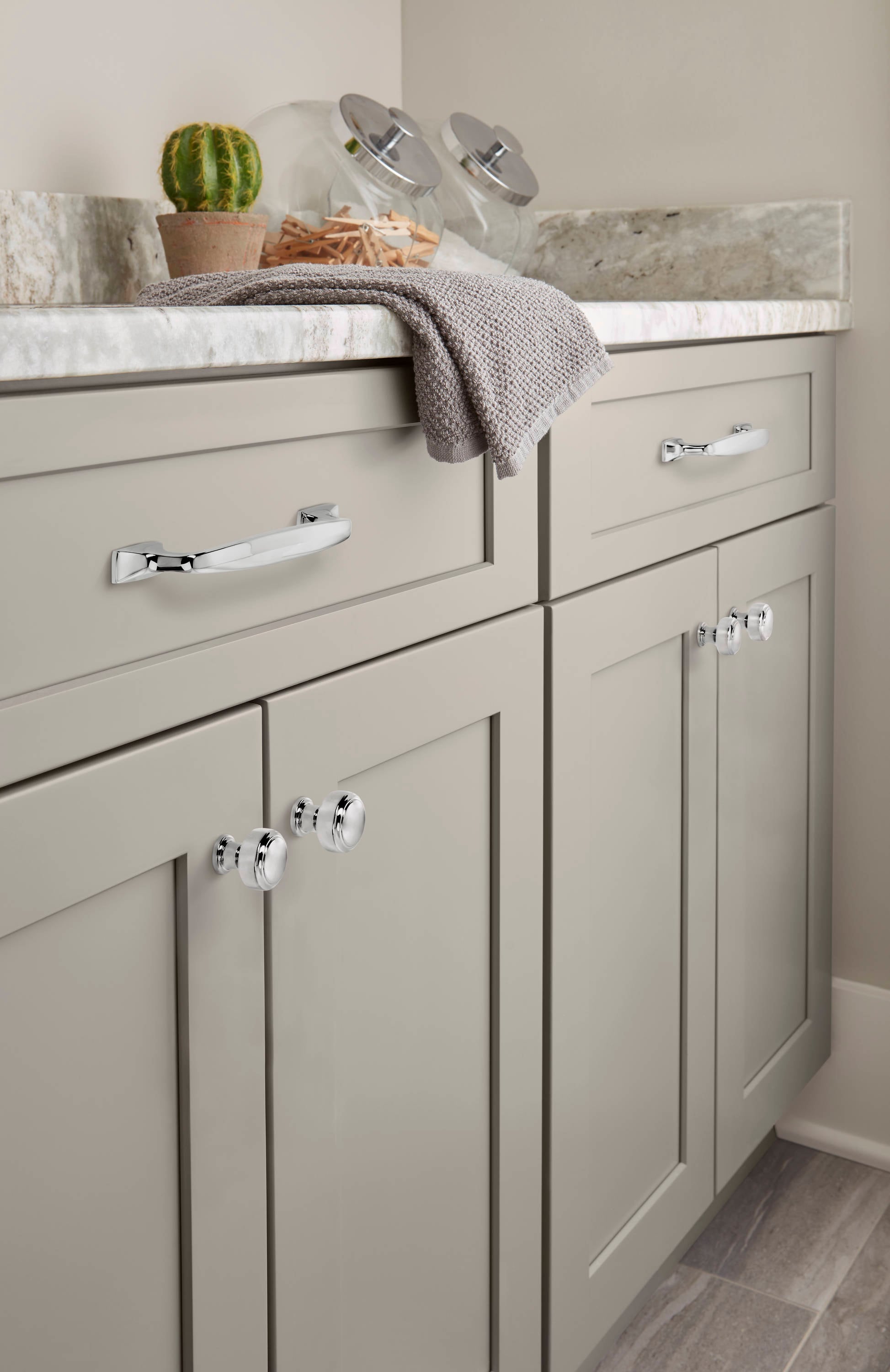 Highland Ridge Polished Chrome Round Cabinet Knob with Mounting Hardware