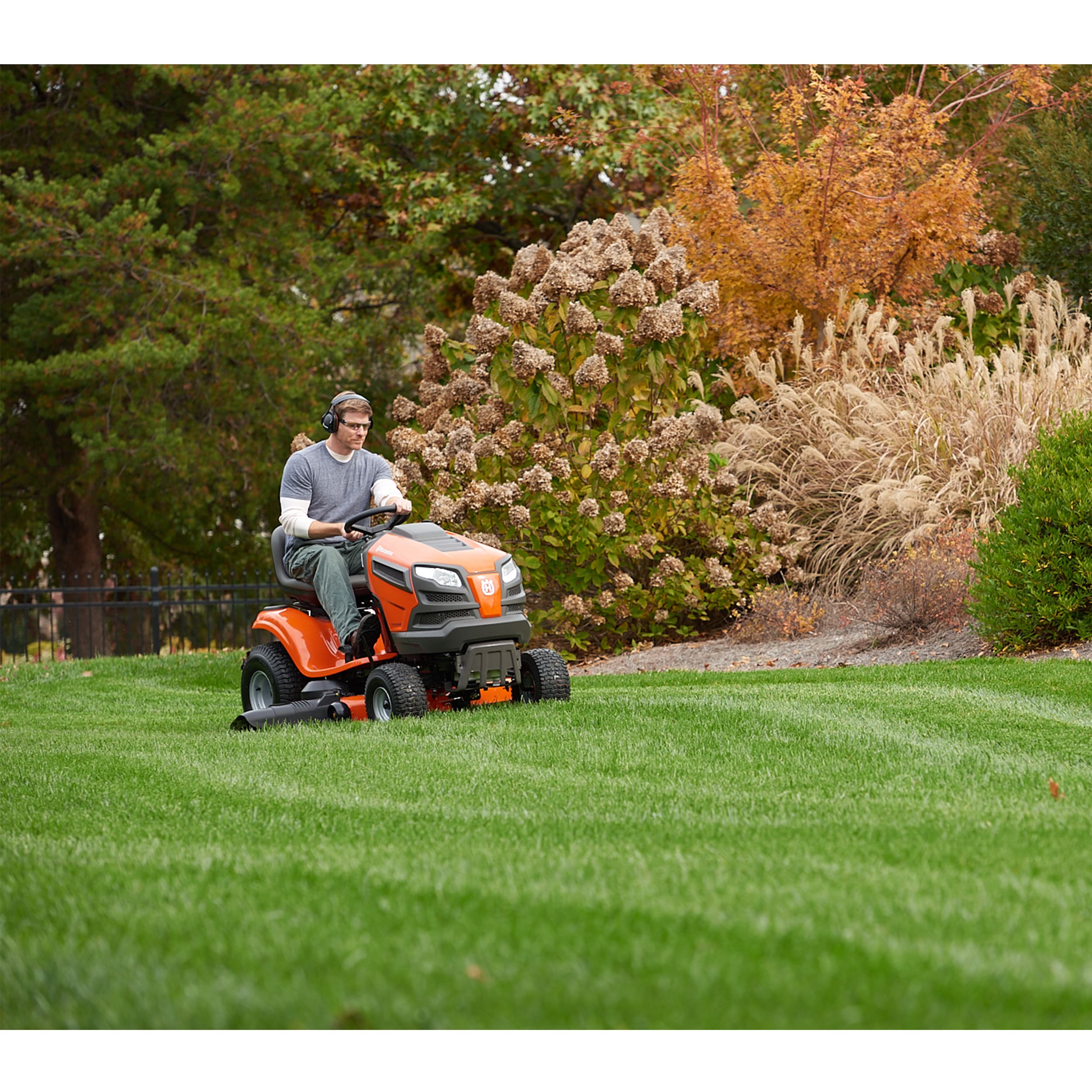 Husqvarna Yth24V48 24-HP V-twin Hydrostatic 48-in Riding Lawn Mower ...