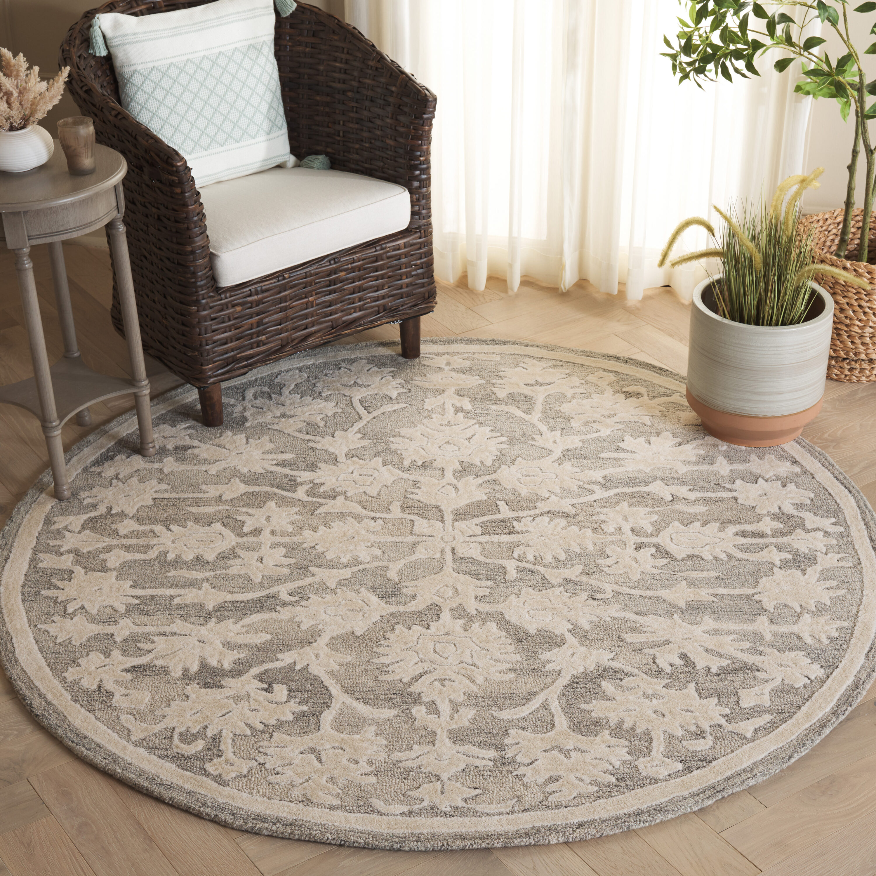  Ebony 134 Silver/Ivory Traditional 6ft x 6ft Round Rug