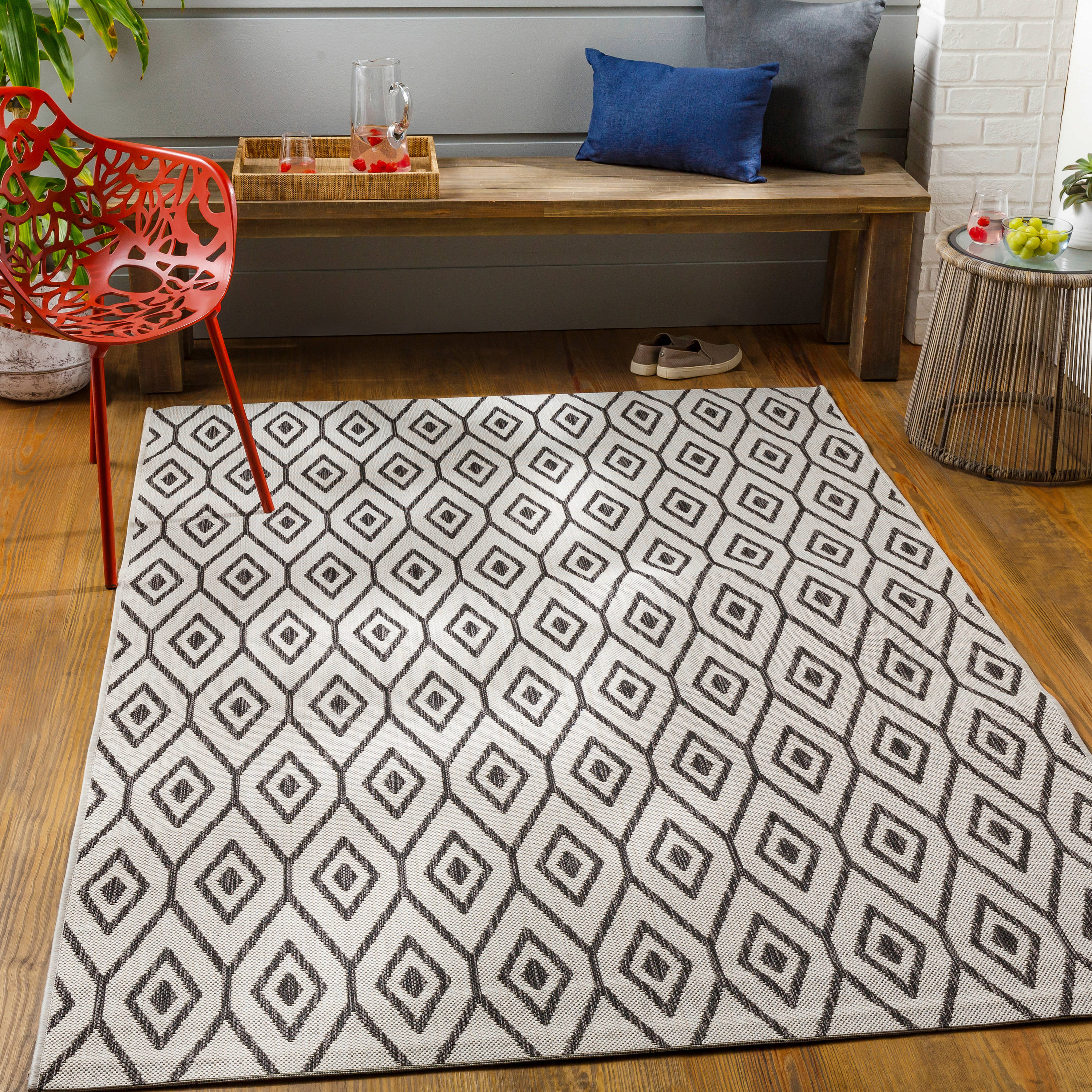 Surya Eagean 4 X 6 (ft) Black Indoor/Outdoor Medallion Mid-century Modern  Area Rug in the Rugs department at