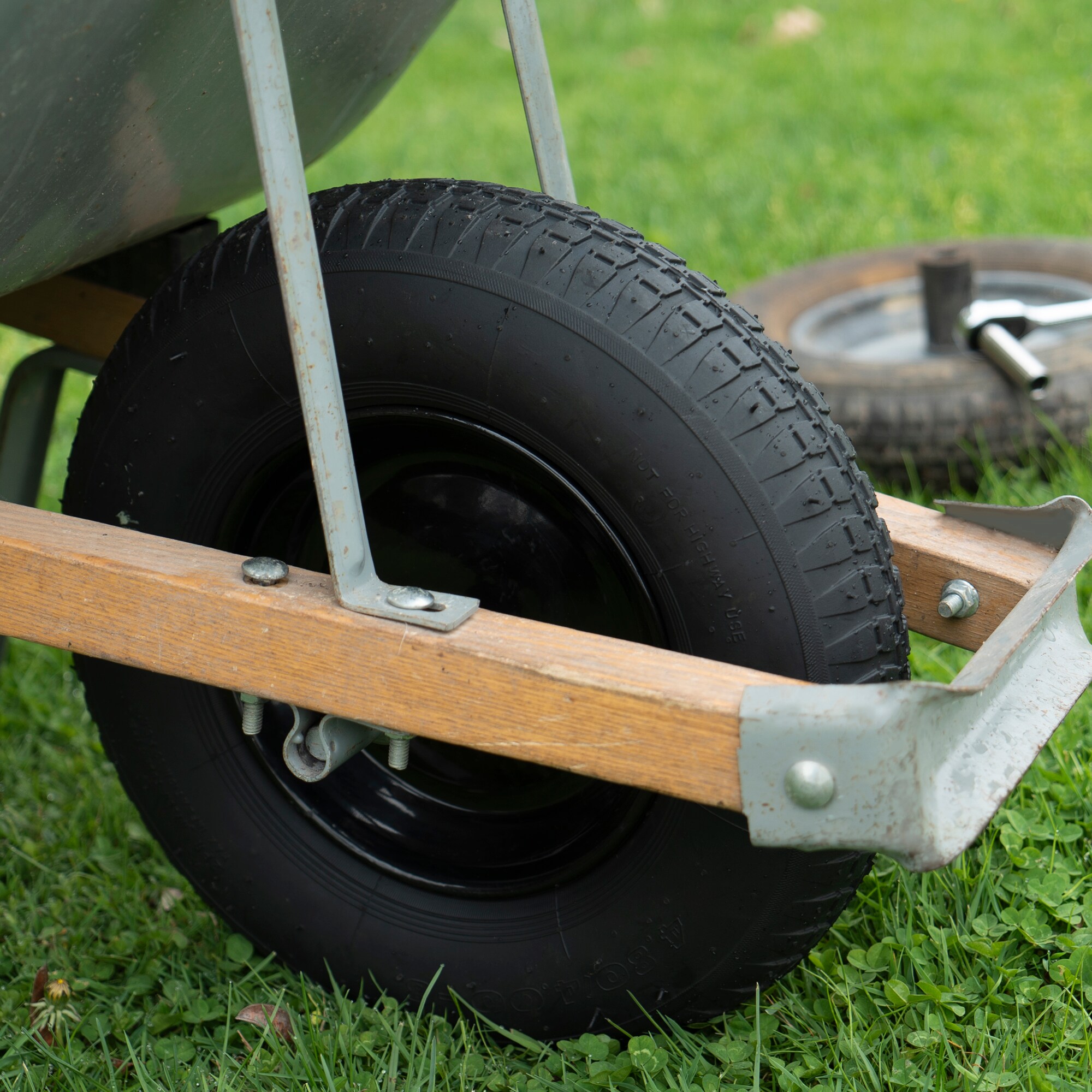 True Temper T22CC Wheelbarrow-Yard-Cart - View #5