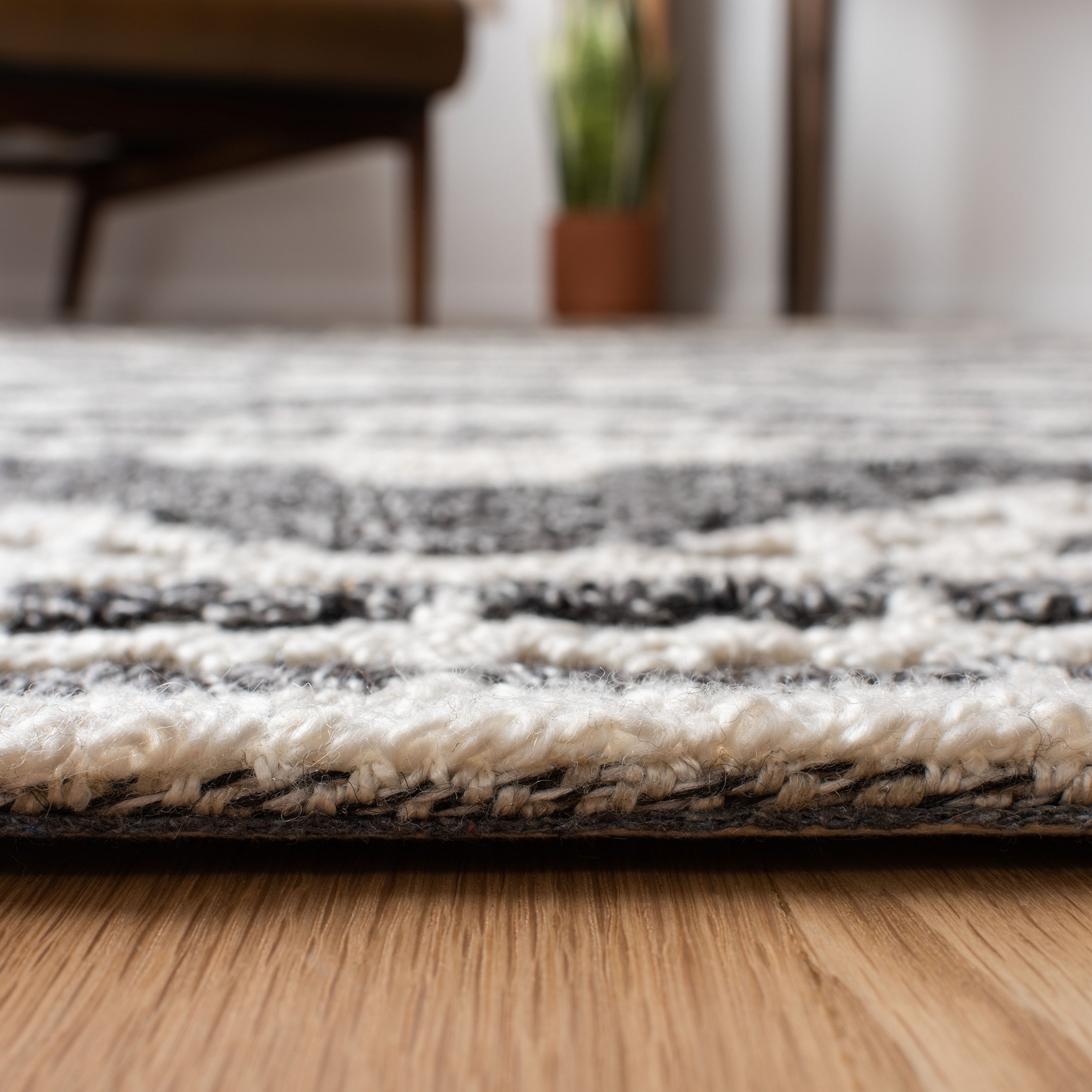 Hand-Tufted Gray and Charcoal Wool Rectangular Area Rug 4' x 6'