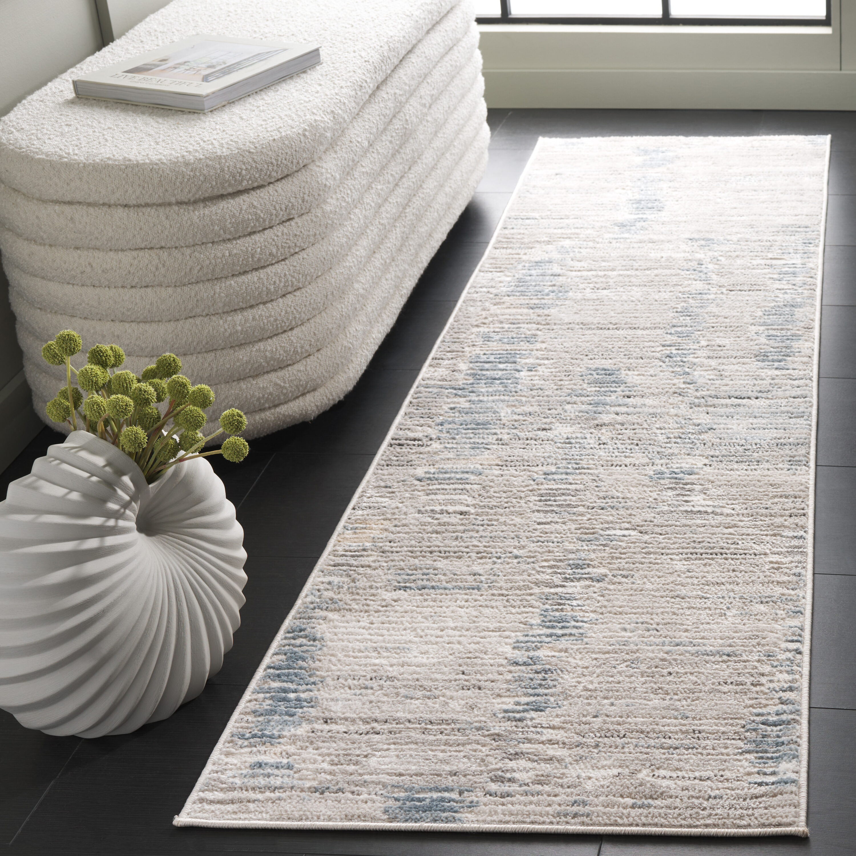  Quincy 108 Ivory/Light Gray Contemporary 2ft-2in x 8ft Runner Rug