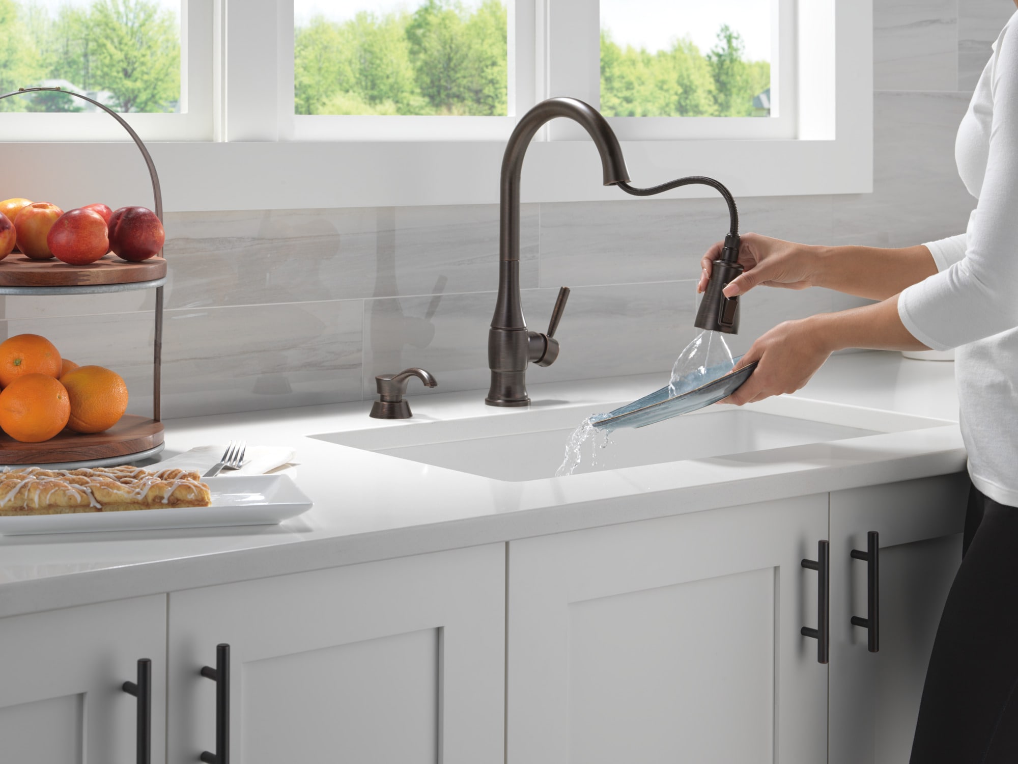 Delta Hazelwood Venetian Bronze Single Handle Pull-down Kitchen Faucet ...