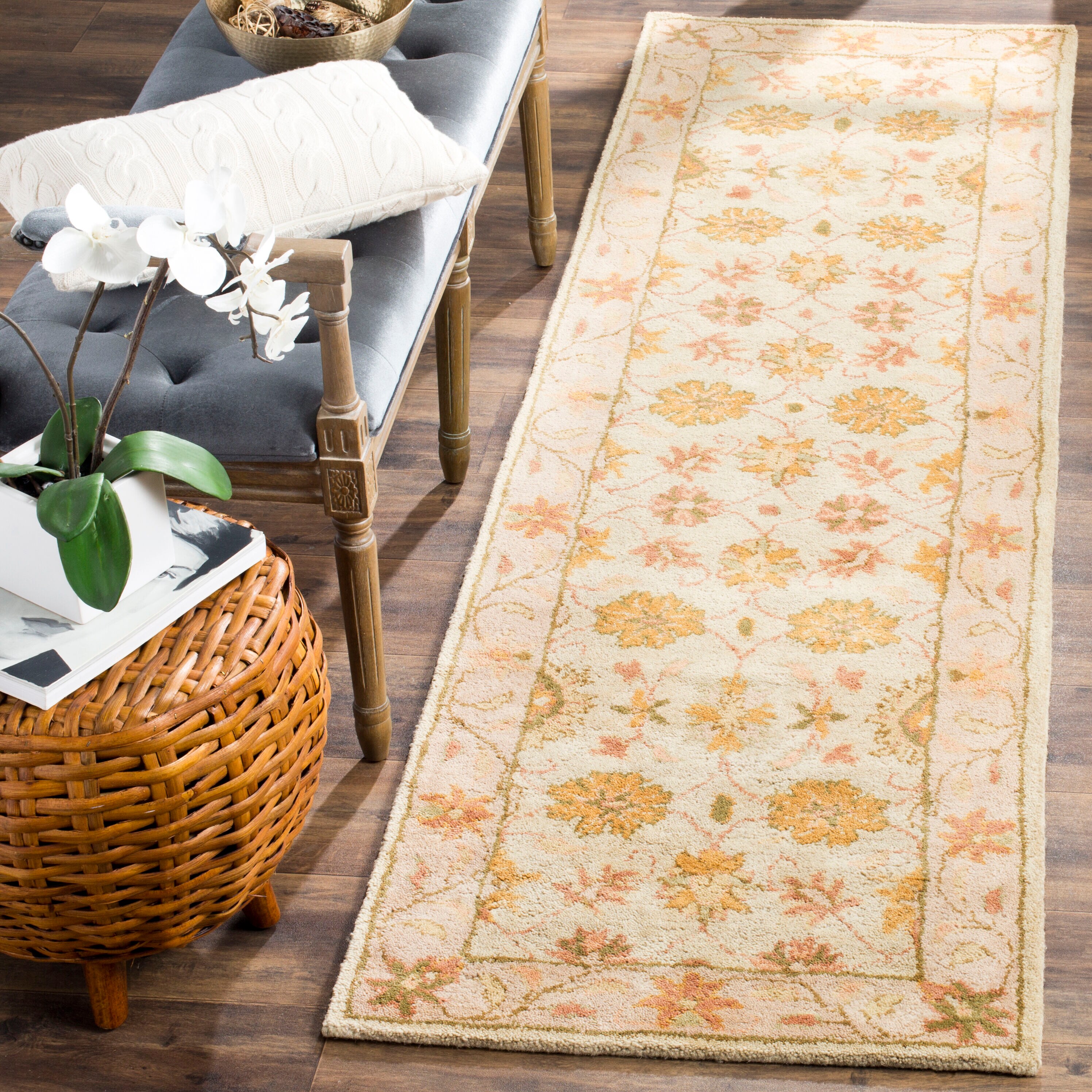 Safavieh AT17A-28 Antiquity Chelou 2 x 8 (ft) Tufted Wool Ivory/Light Green Rectangular Indoor Floral/Botanical Vintage Runner rug