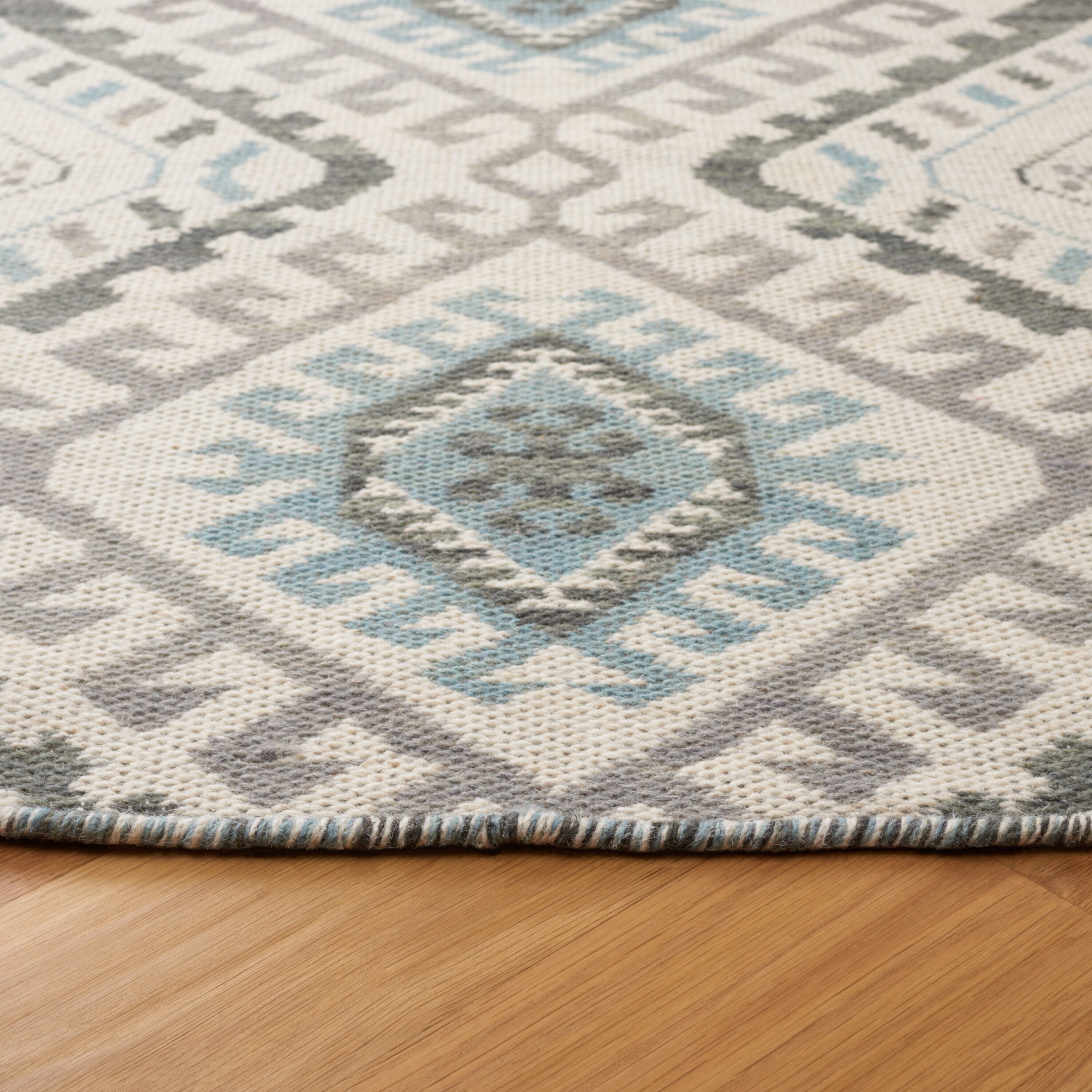 Safavieh KLM329A-6R rugs - View #3