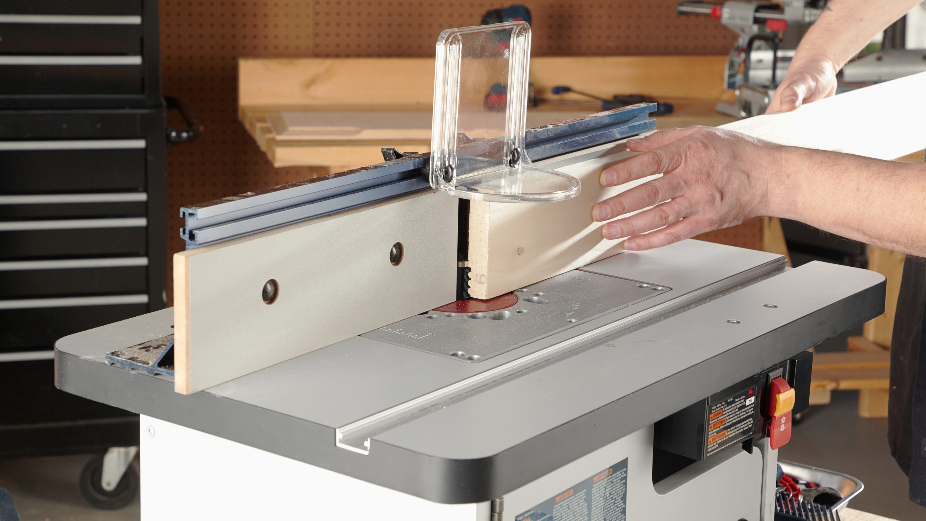 Bosch 15 Amps Adjustable Mdf Router Table in the Router Tables department  at