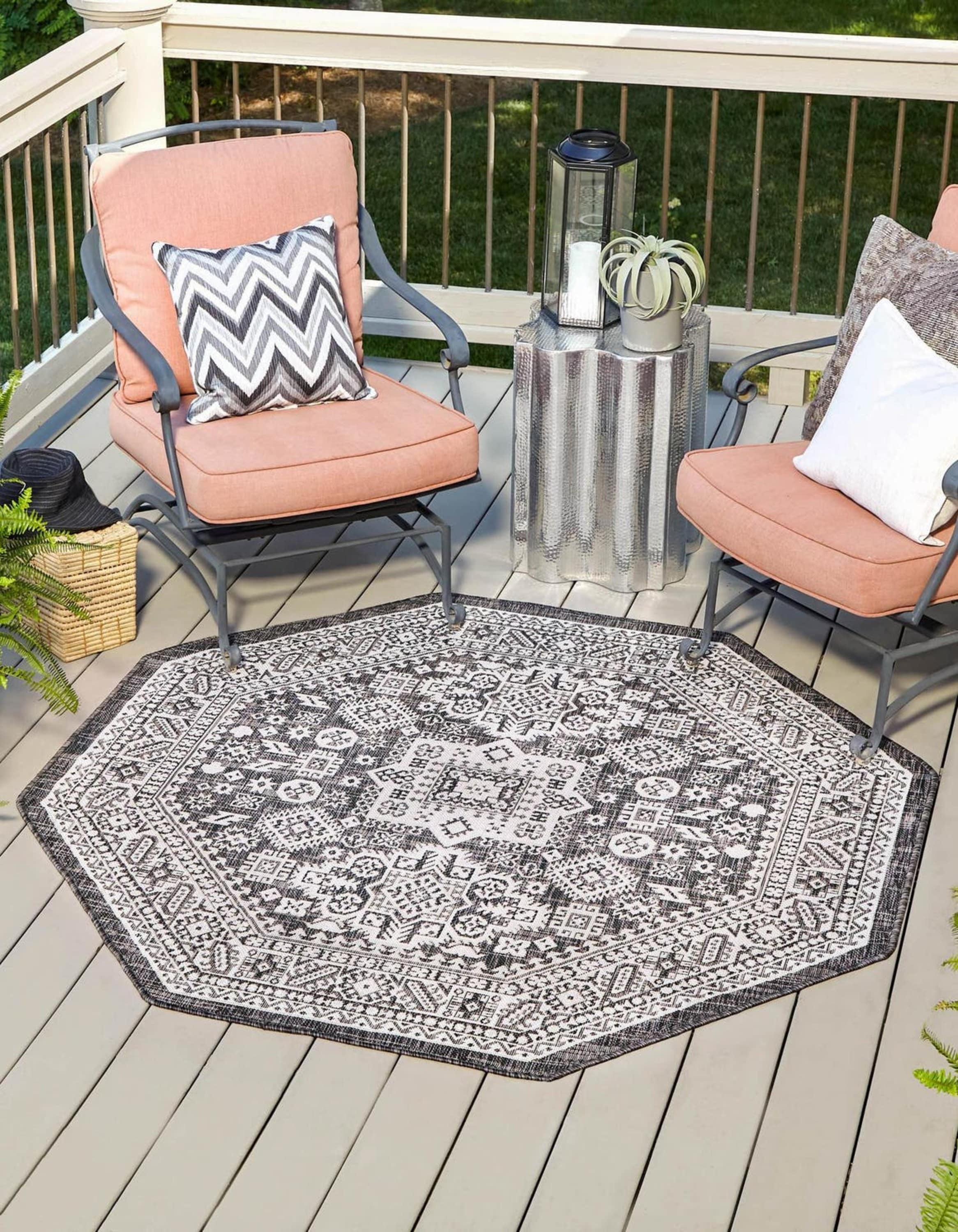 Unique Loom 3162578 Outdoor Aztec 5 x 5 (ft) Loomed Polypropylene Charcoal Gray Octagonal Indoor/Outdoor Border Area rug