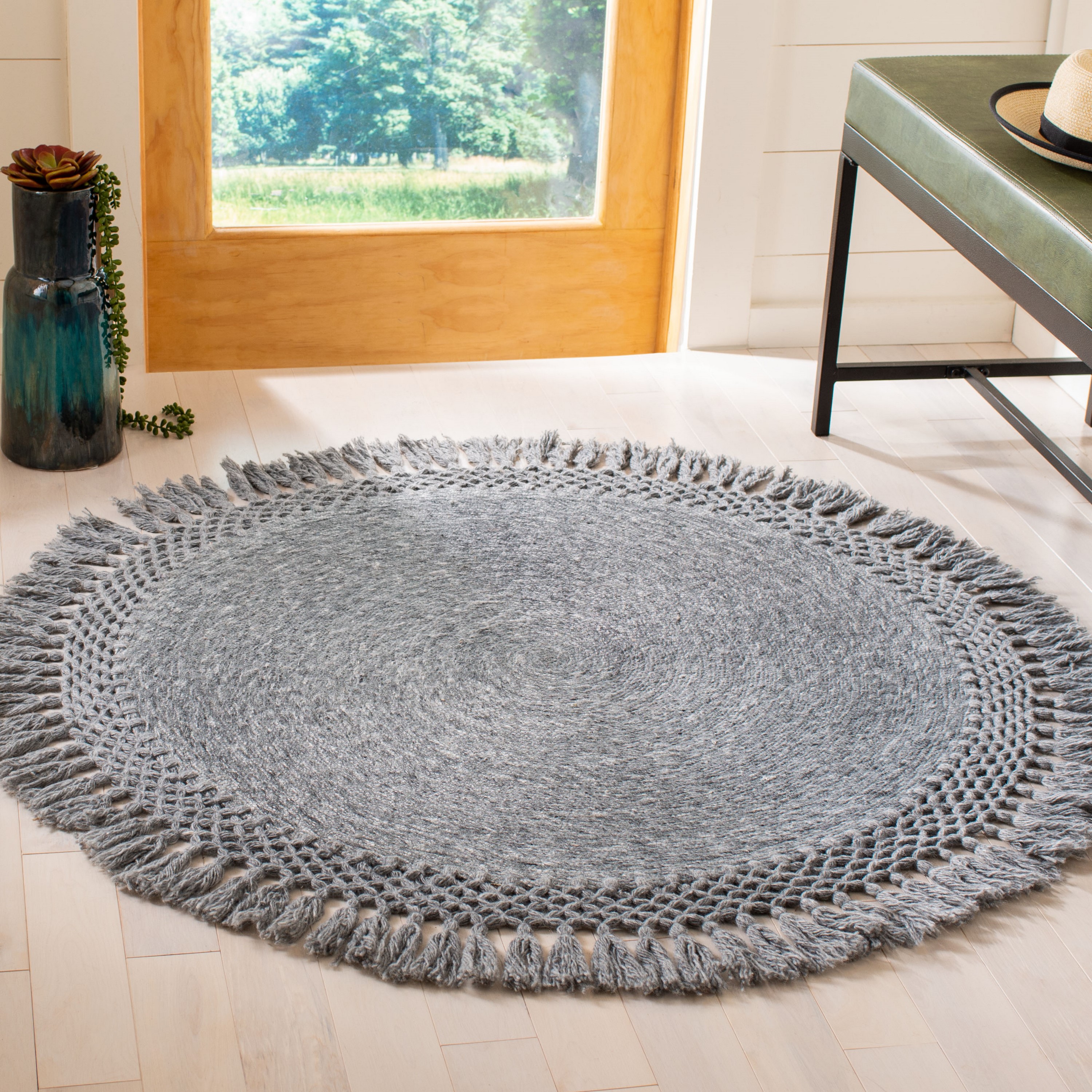 Safavieh SAH490H-3R Sahara Promila 3 x 3 (ft) Tufted Polyester Charcoal Round Indoor Geometric Moroccan Throw rug