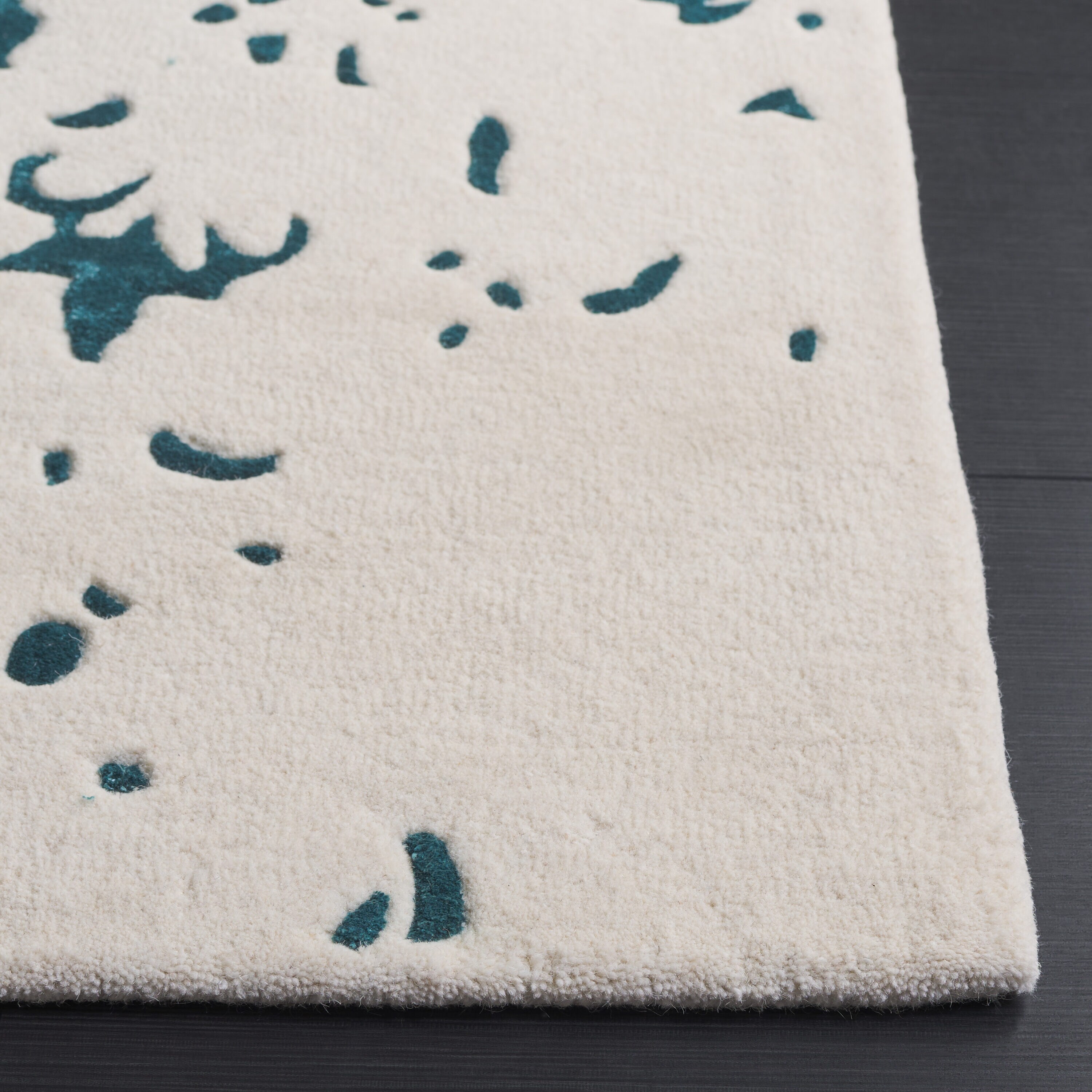 Safavieh FTV751L-4 rugs - View #3