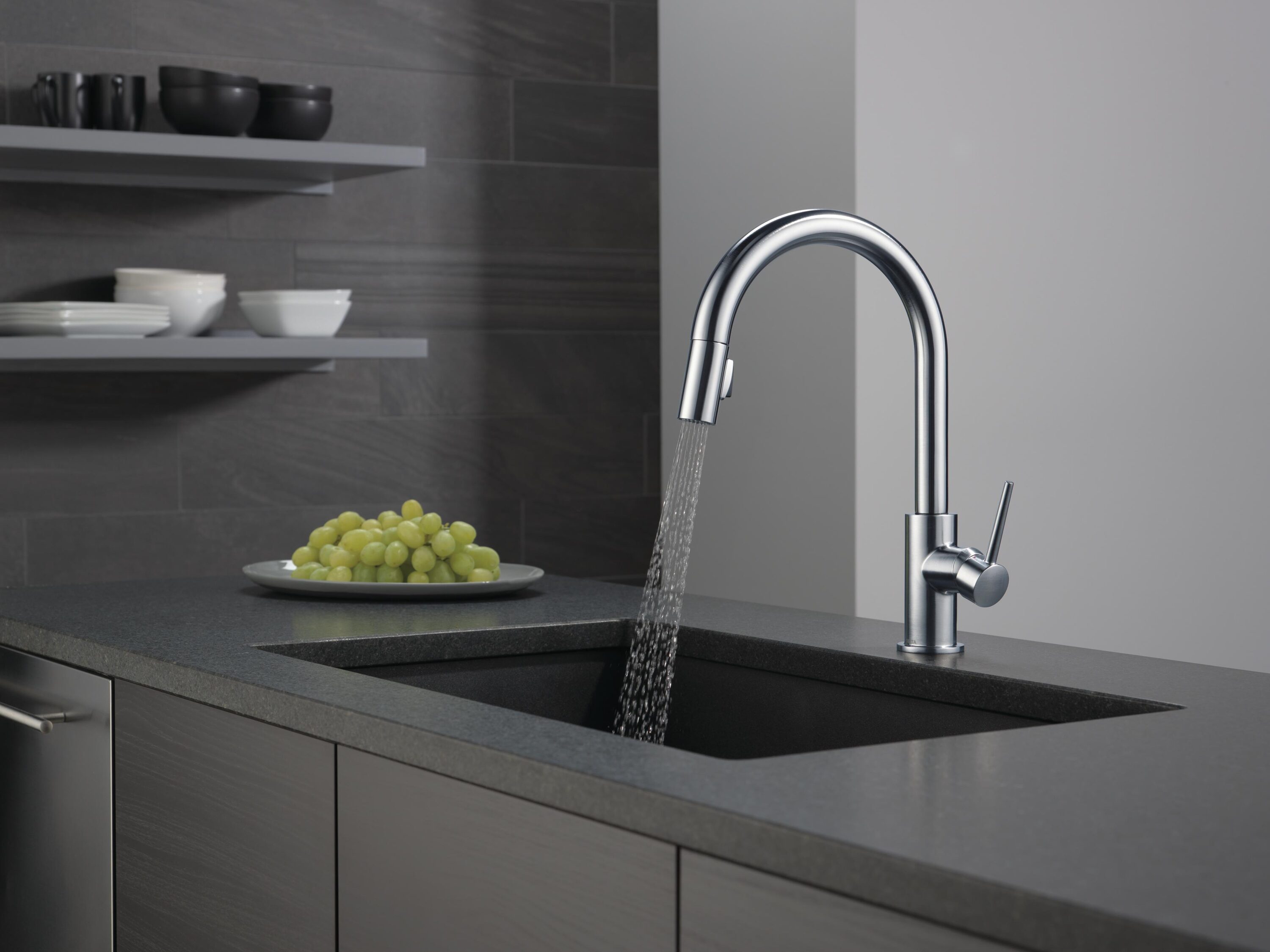 Delta Trinsic Arctic Stainless Single Handle Pull down Kitchen