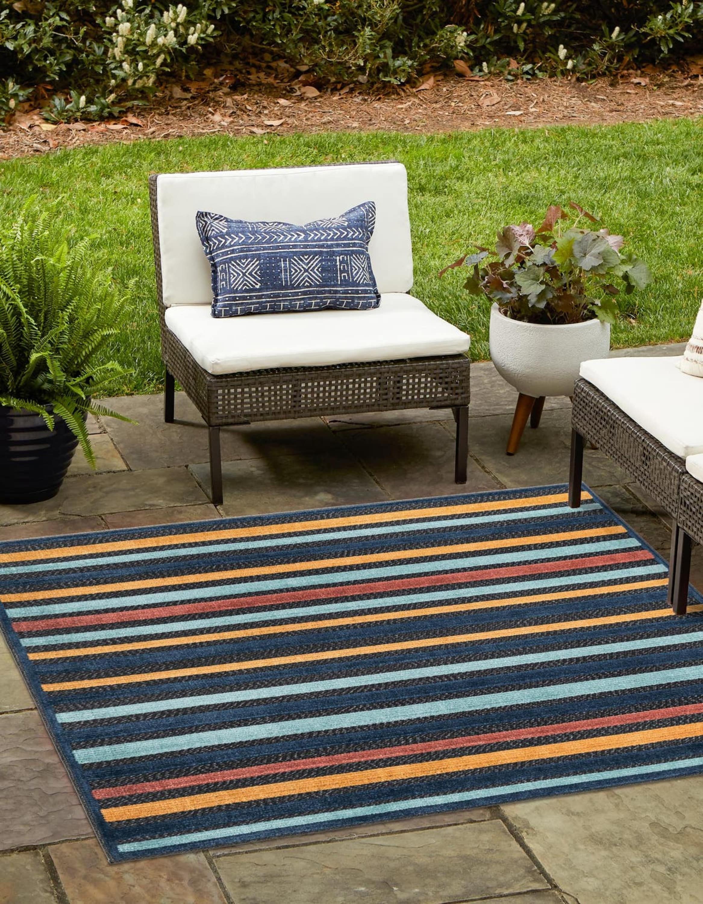 Unique Loom 3171377 Belize Outdoor 8 x 8 (ft) Loomed Polypropylene Charcoal Square Indoor/Outdoor Stripe Area rug