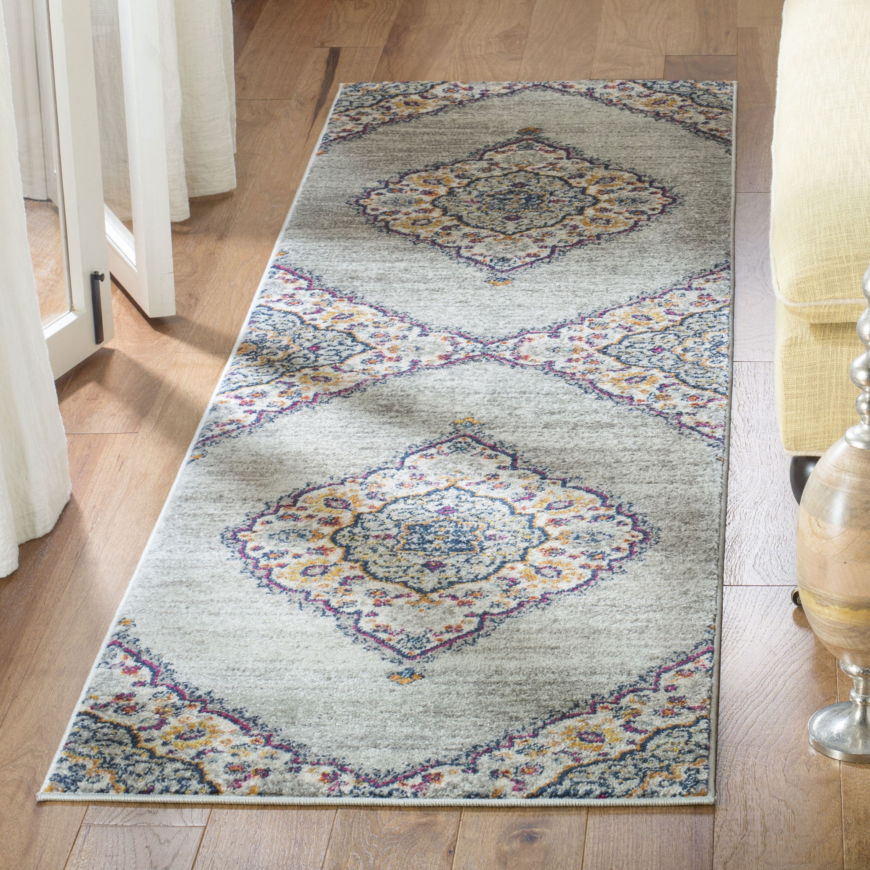 Safavieh MAD153R-28 Madison Suzian 2 x 8 (ft) Loomed Polypropylene Light Gray/Fuchsia Rectangular Indoor Floral/Botanical Oriental Runner rug