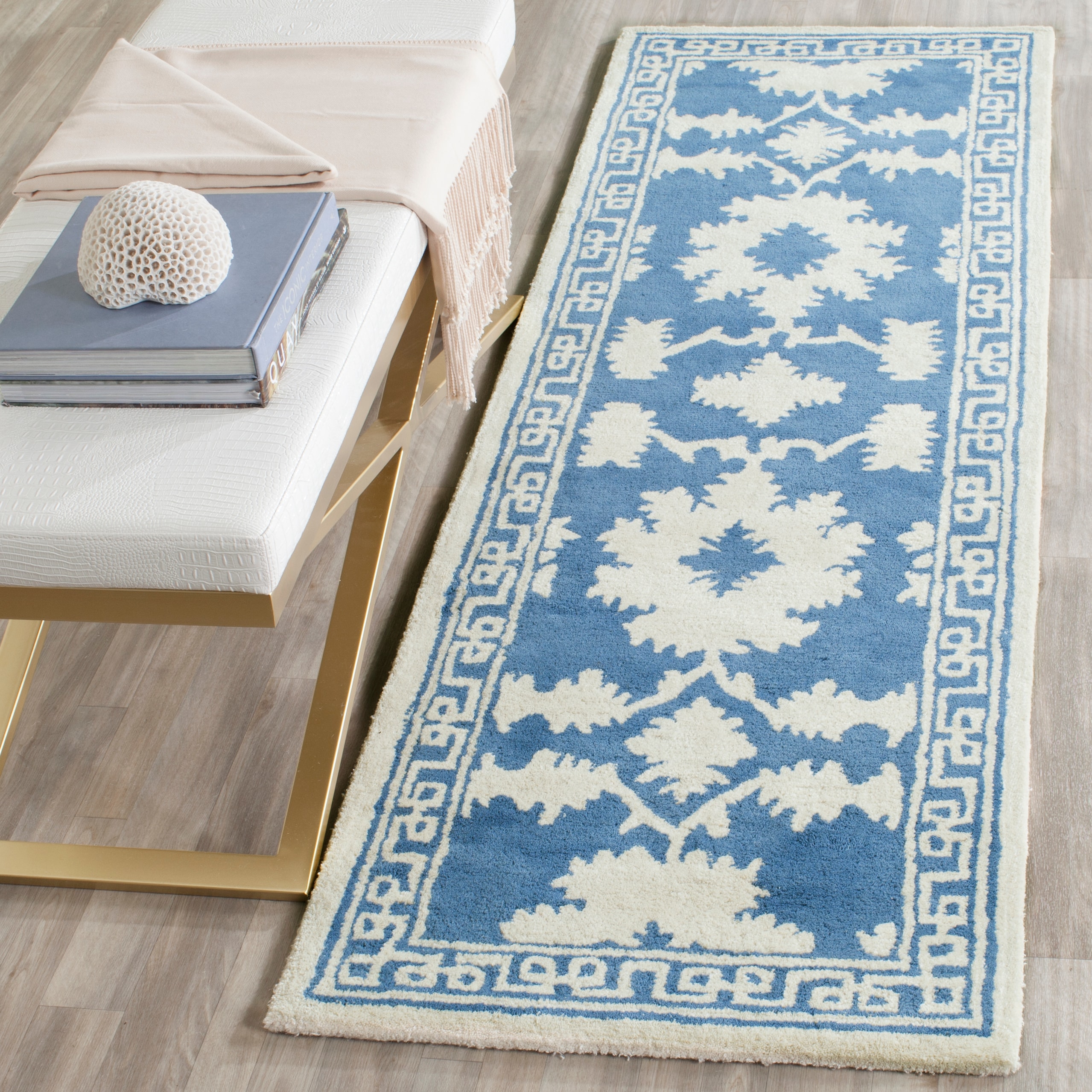 Safavieh BEL132A-27 Bella Marilla 2 x 7 (ft) Tufted Wool Blue/Ivory Rectangular Indoor Floral/Botanical Oriental Runner rug