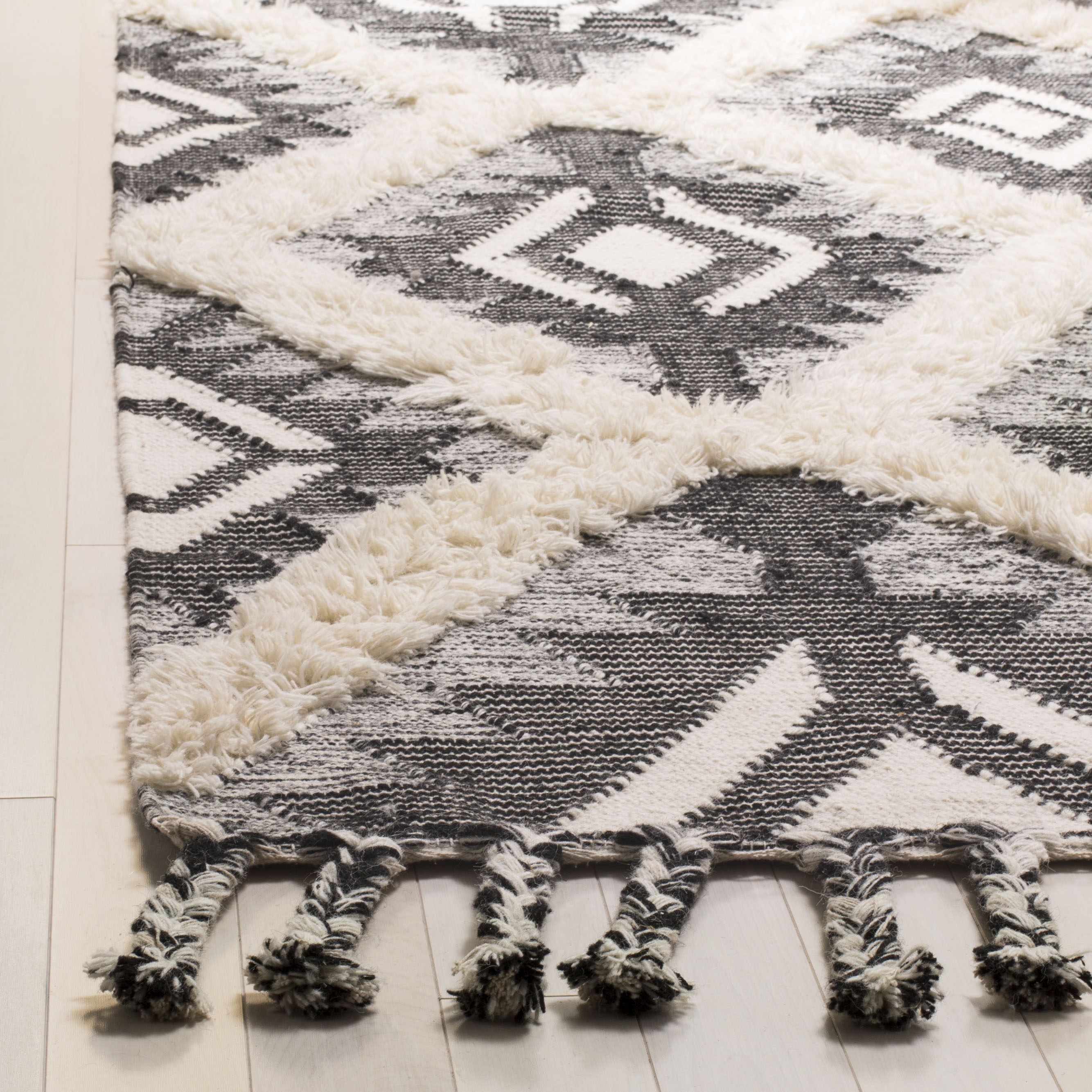 Karin Handmade Tufted Black Wool Rectangular Rug 6' x 9'