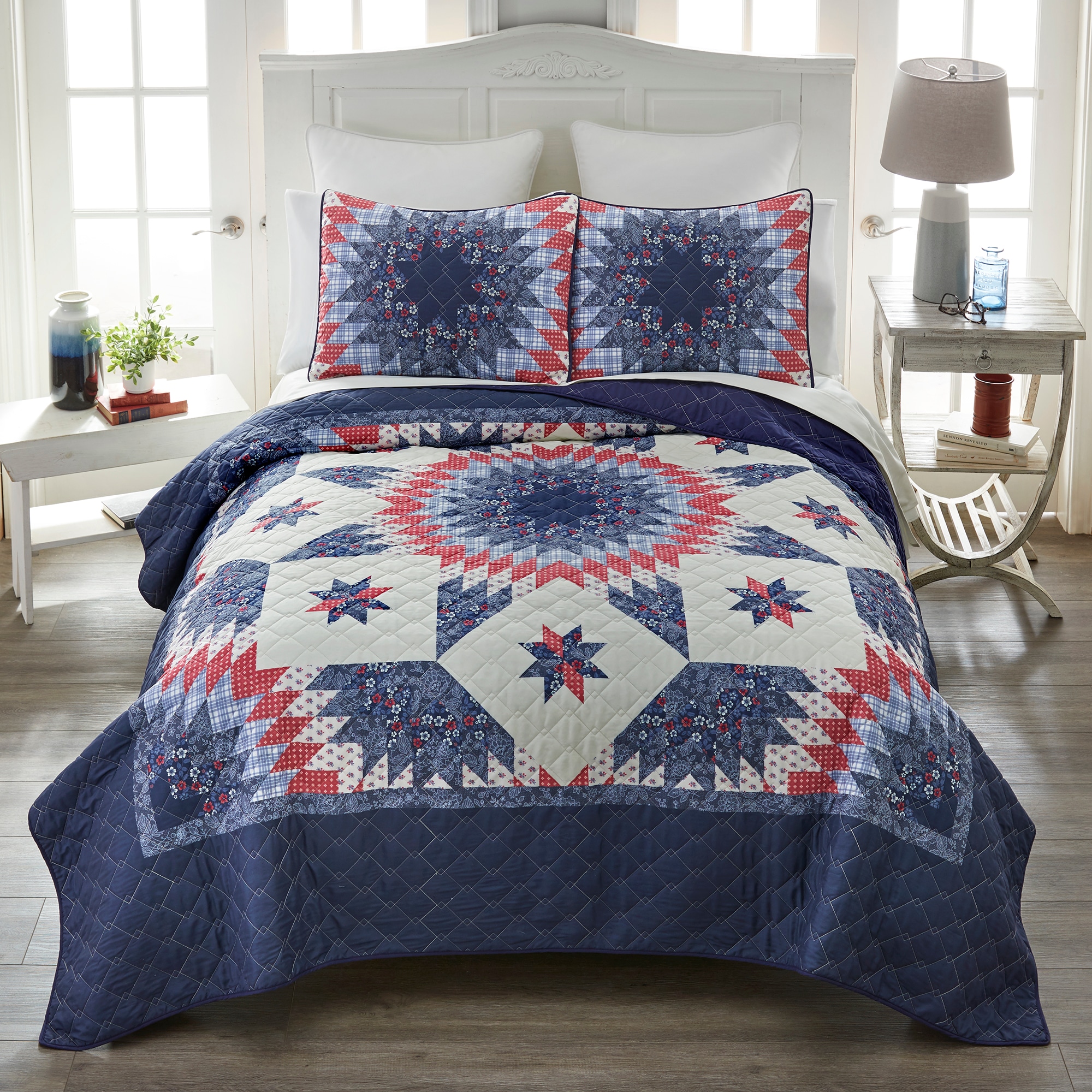 Donna Sharp 2 -Piece Red, Blue Twin Quilt Set