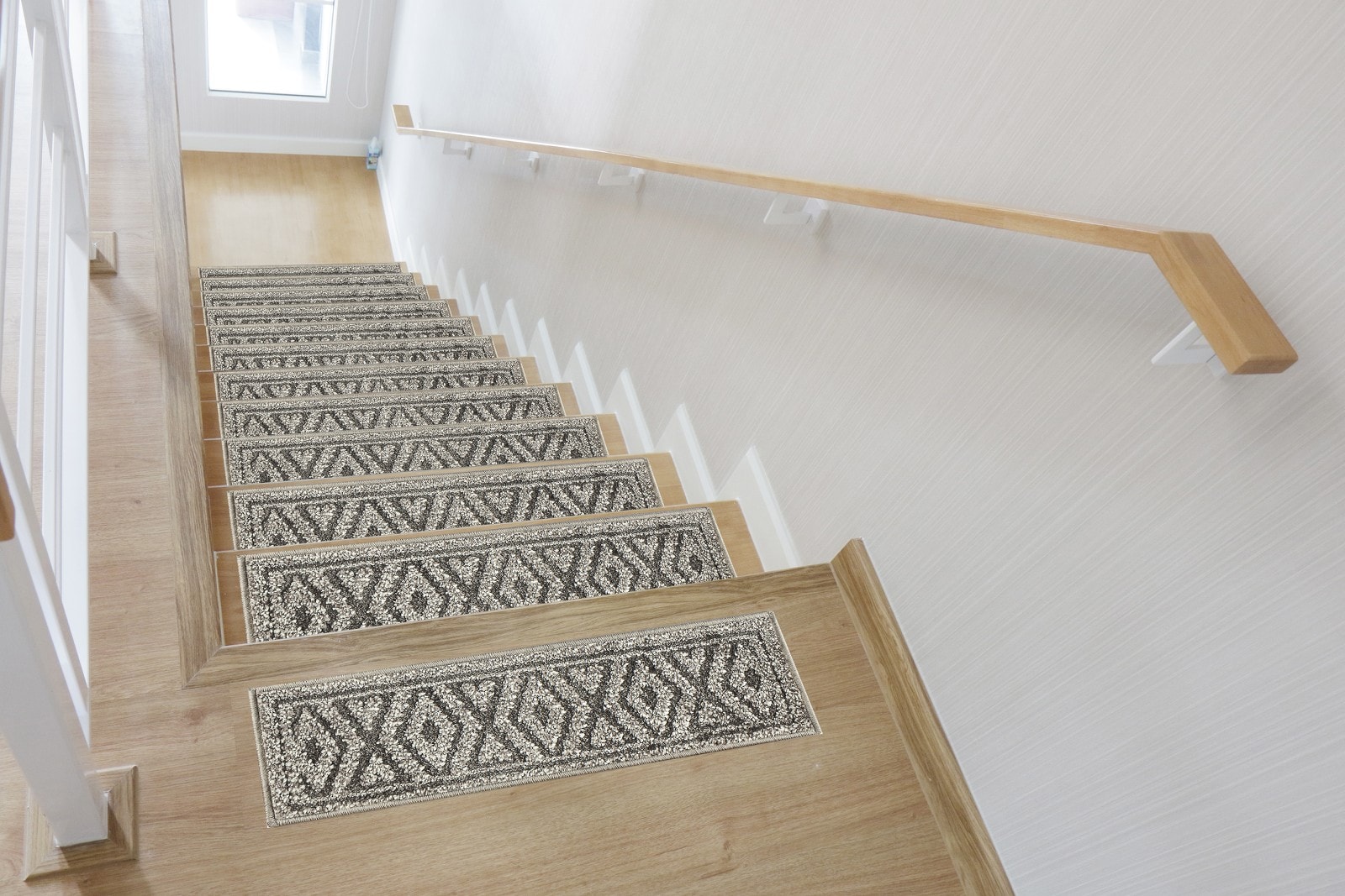 The Sofia Rugs Non-Slip Stair Treads (Set of 5) Rugs For Stairs 10 X 30  (ft) Shag White/Gray Indoor Geometric Farmhouse/Cottage Machine Washable  Stair Tread Rug in the Rugs department at