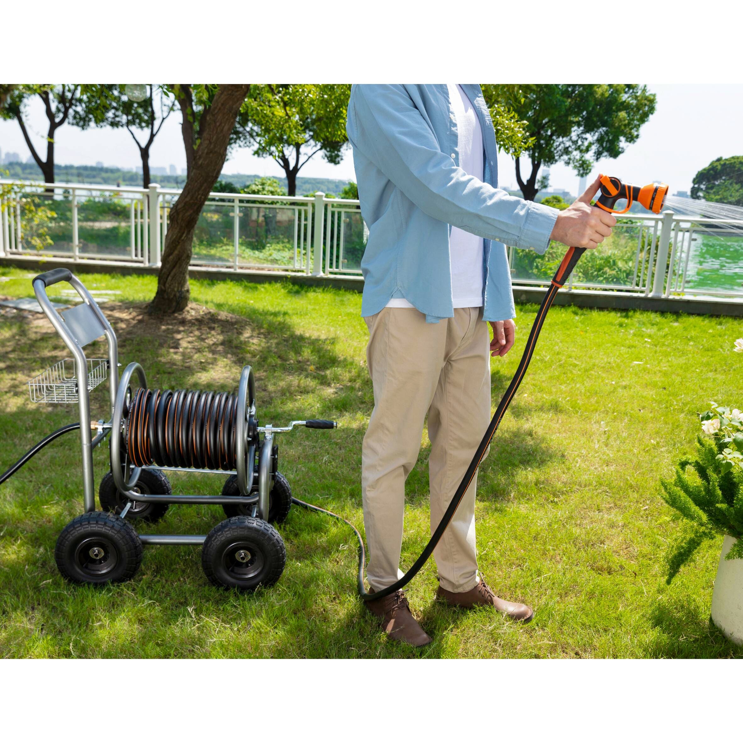 Giraffe Tools Steel Garden Hose Reel Cart with Hose Guide, 250 ft Capacity,  Manual Operation, Weather-Resistant, Rust-Proof in the Garden Hose Reels  department at