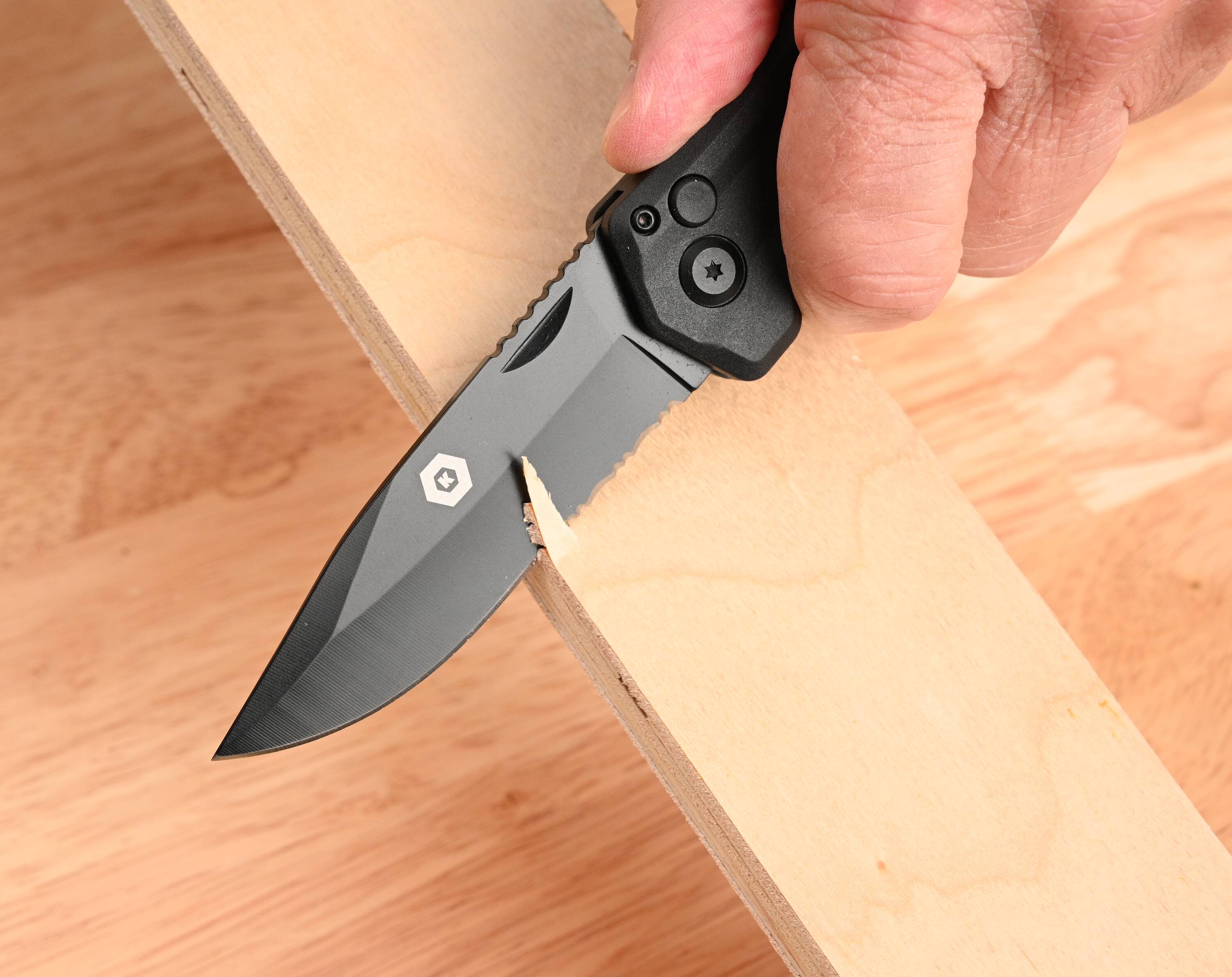 Kobalt 3.5-in Stainless Steel Blade with Serration Pocket Knife in the Pocket  Knives department at