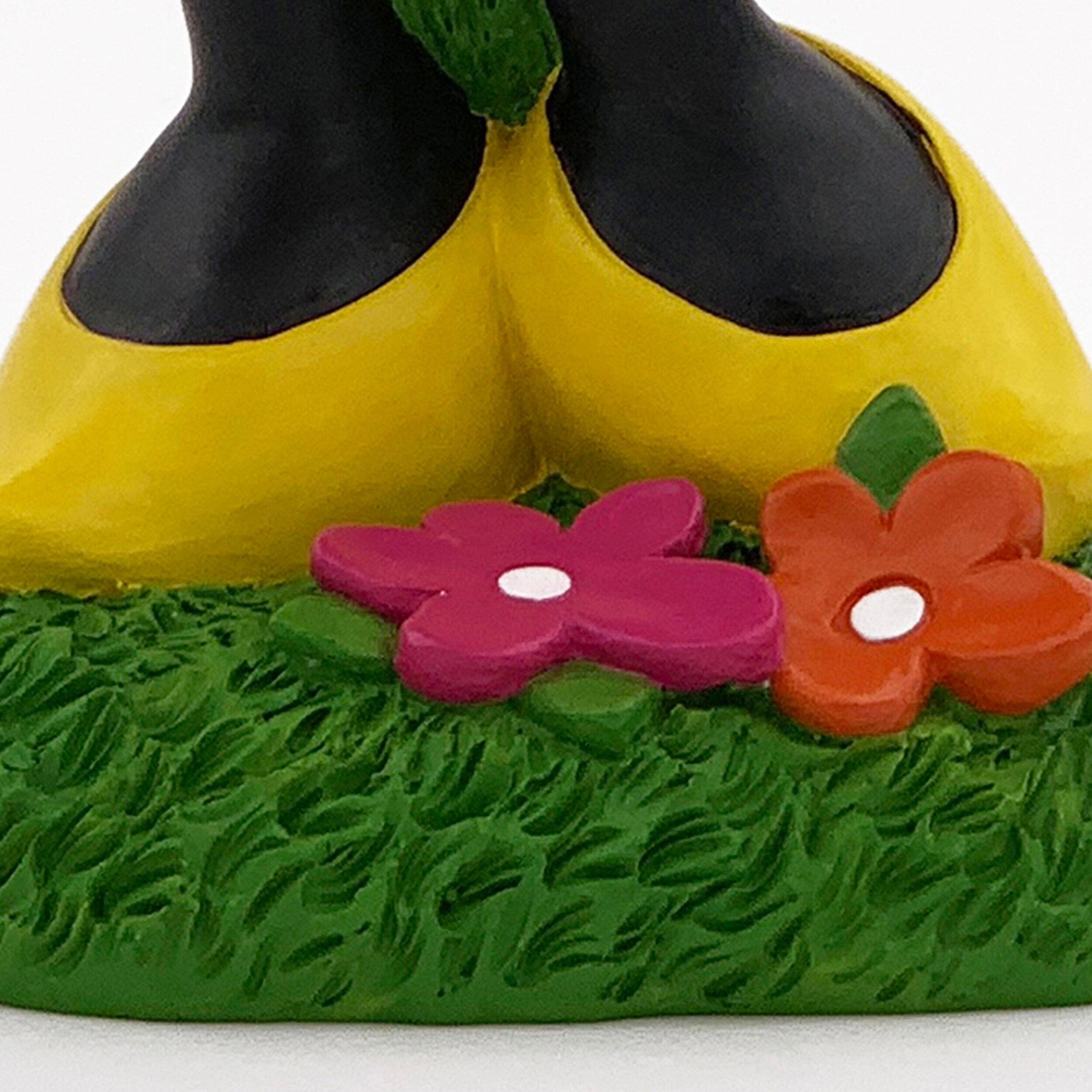 Disney 14-in H x 8.27-in W Green Minnie Garden Statue in the Disney 14-in H x 8.27-in W Green Minnie Garden Statue in the