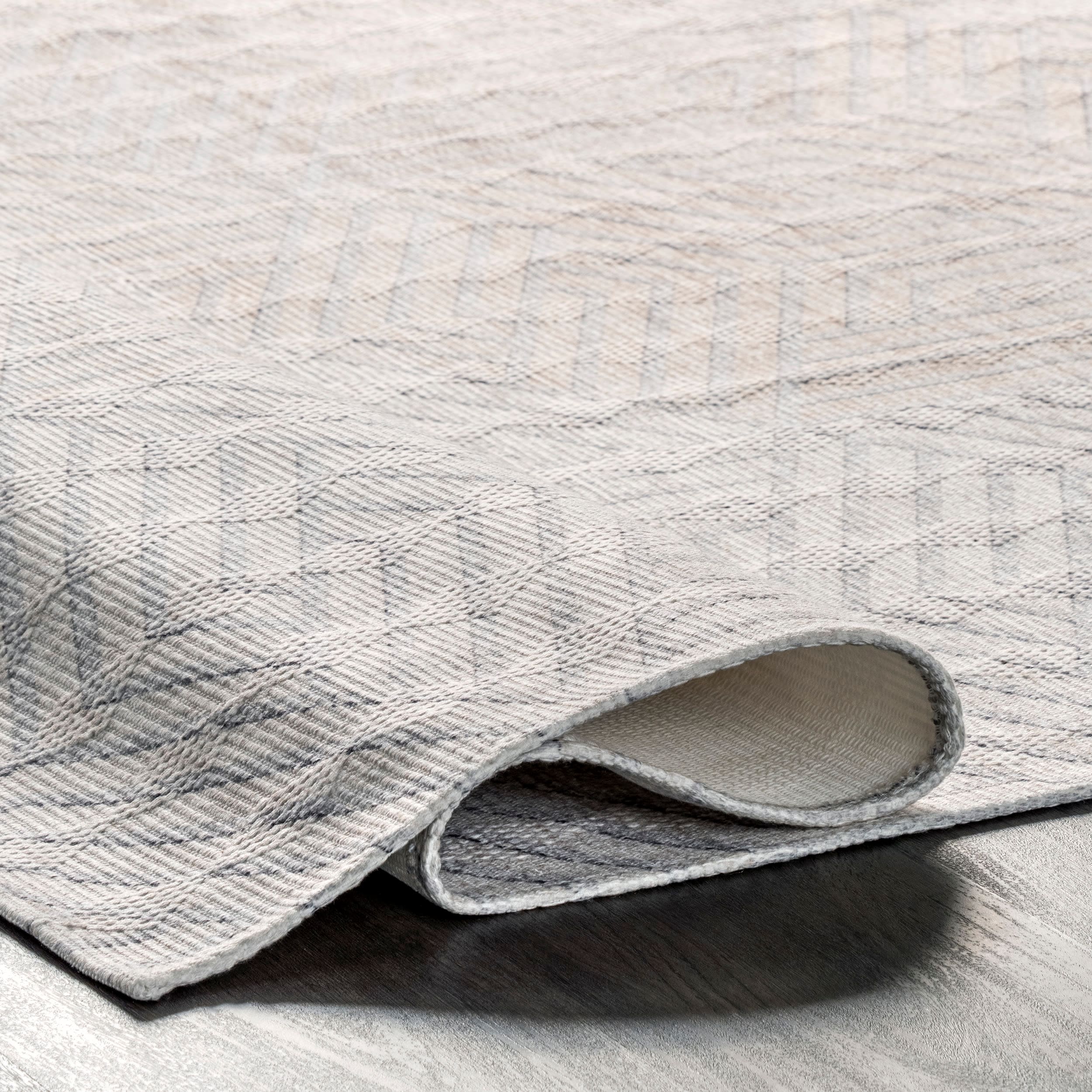 Adeline Gray Geometric Viscose 4' x 6' Washable Area Rug