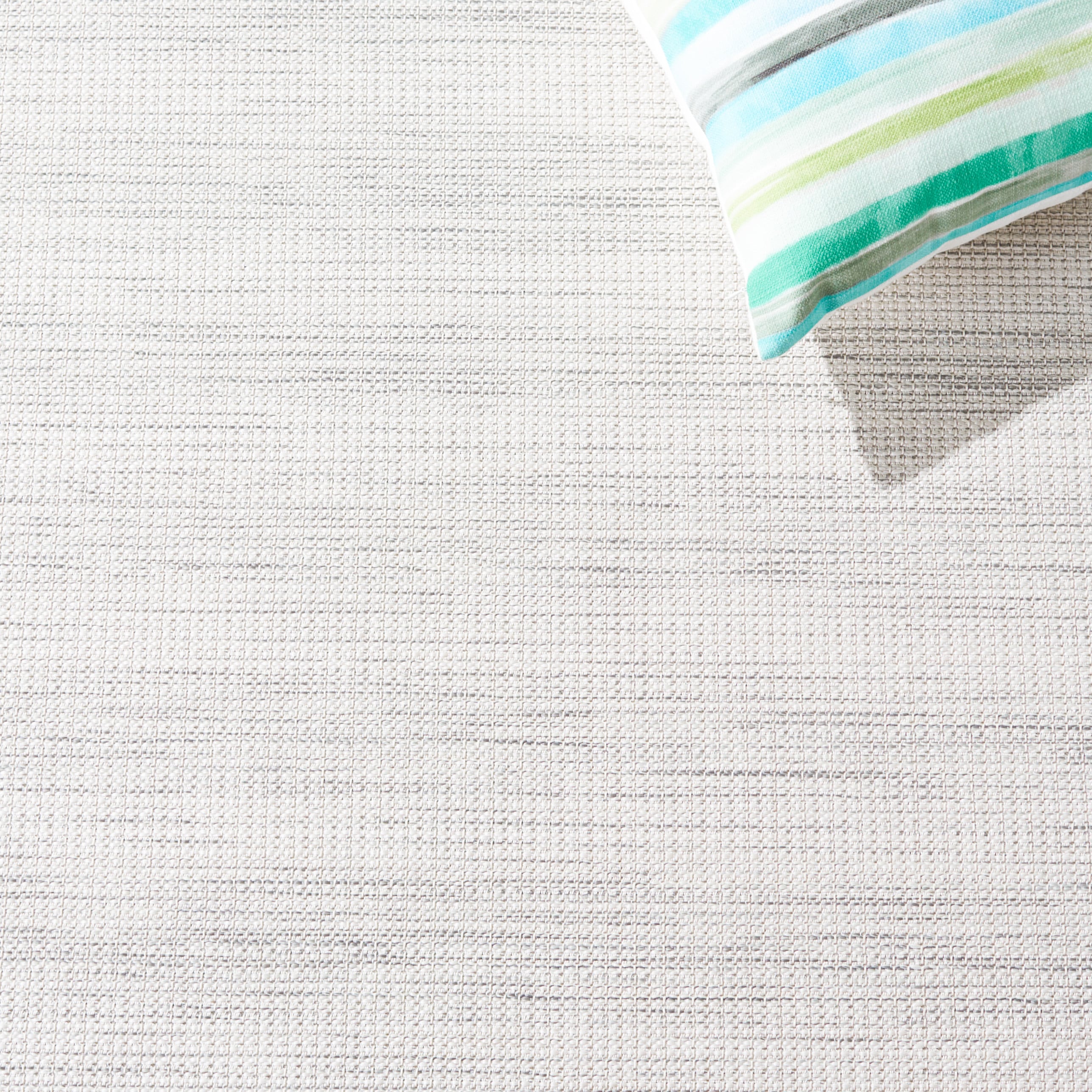 Ivory and Grey Round Synthetic Indoor/Outdoor Rug
