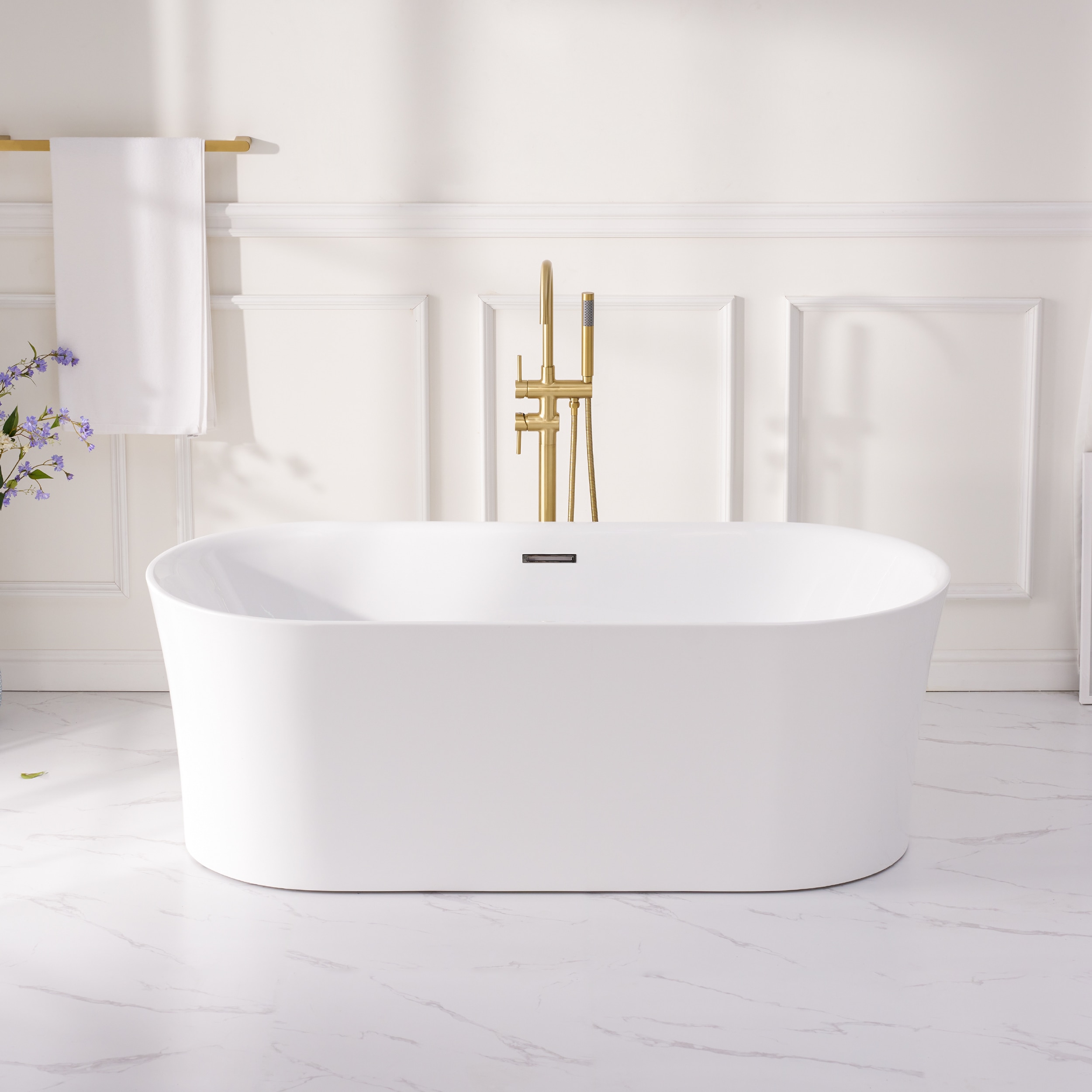 WELLFOR CB-FBT572BL Acrylic Freestanding Bathtub 67-in x 31.5-in White Acrylic Oval Freestanding Soaking bathtub with Drain ( Center Drain )
