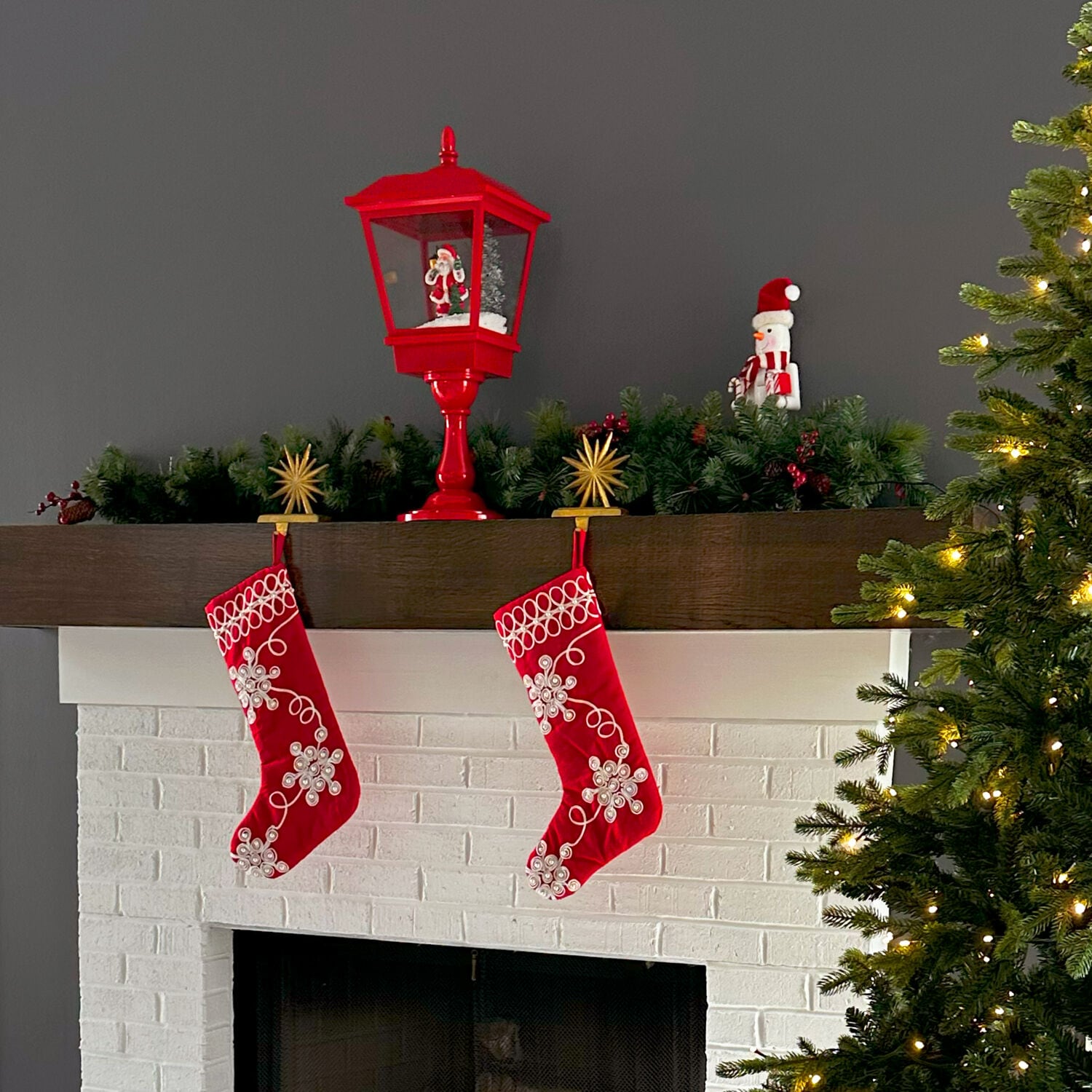 Fraser Hill Farm FSTL025SQA-RD Table-Christmas-Decorations - View #11
