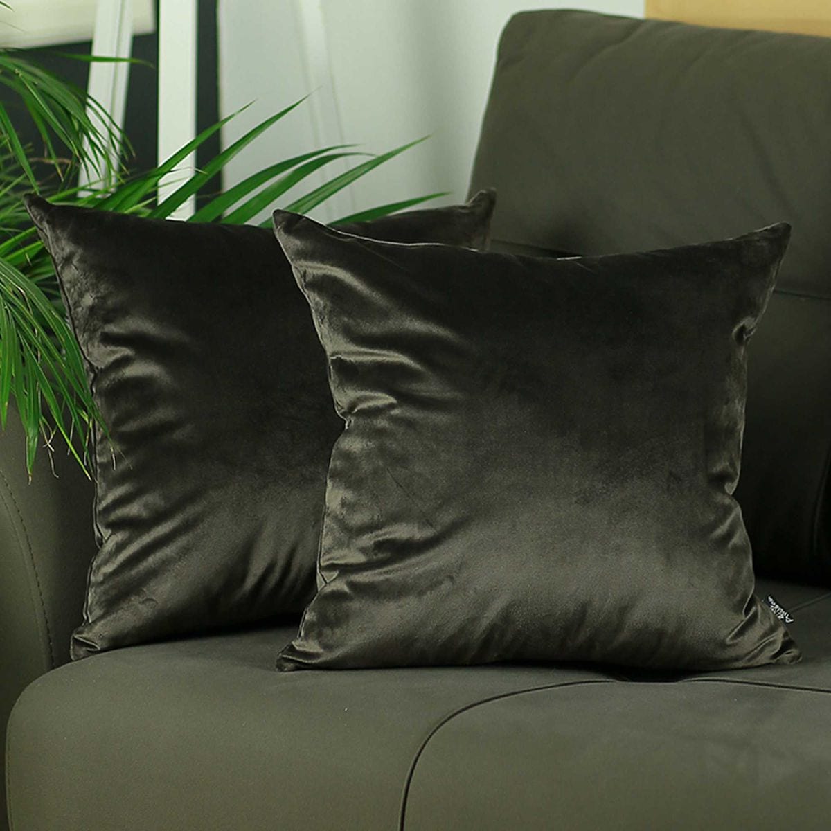 HomeRoots 355662 Josephine 2-Piece 18-in x 18-in Brown Indoor Decorative Cover