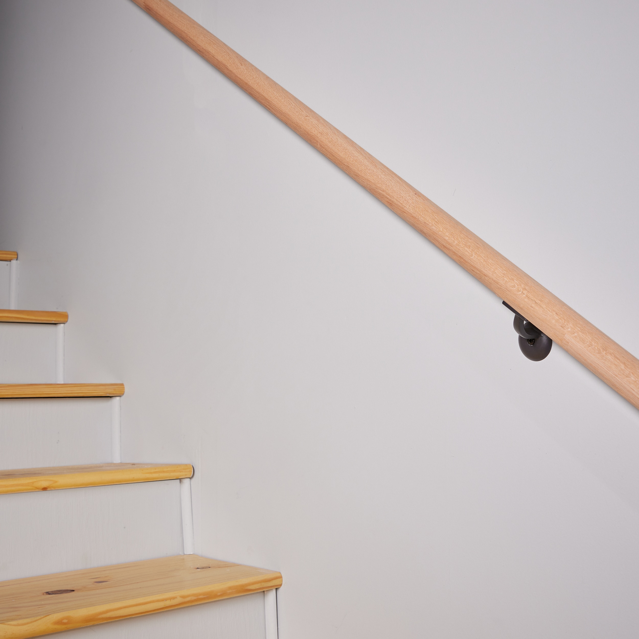 1.75-in X 96-in Unfinished Wood Red Oak Wall Rail In The Handrails ...