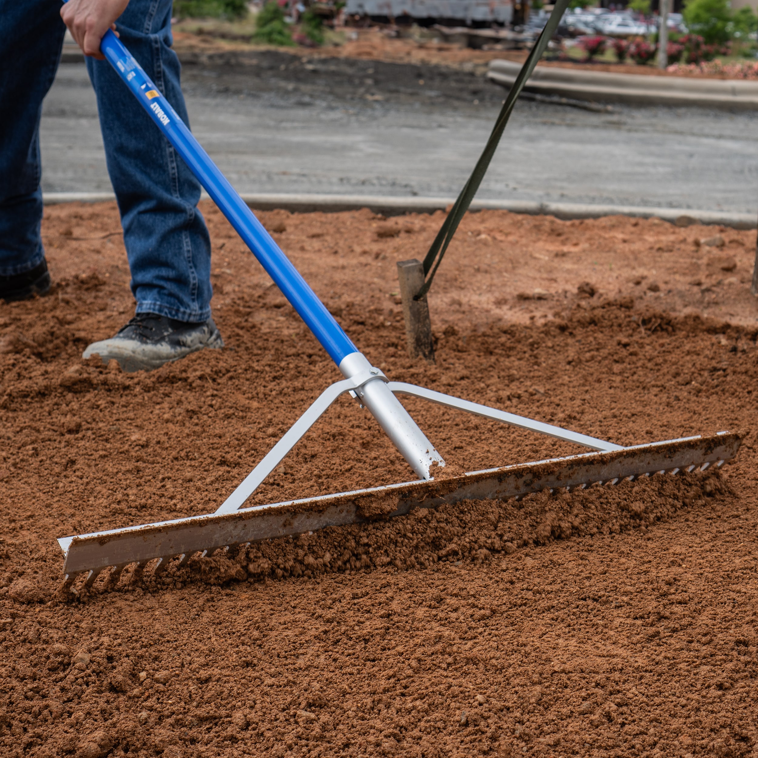 Kobalt 36 in Aluminum Landscape Rake with Aluminum Handle RALU 36 K 34716 at Lowes