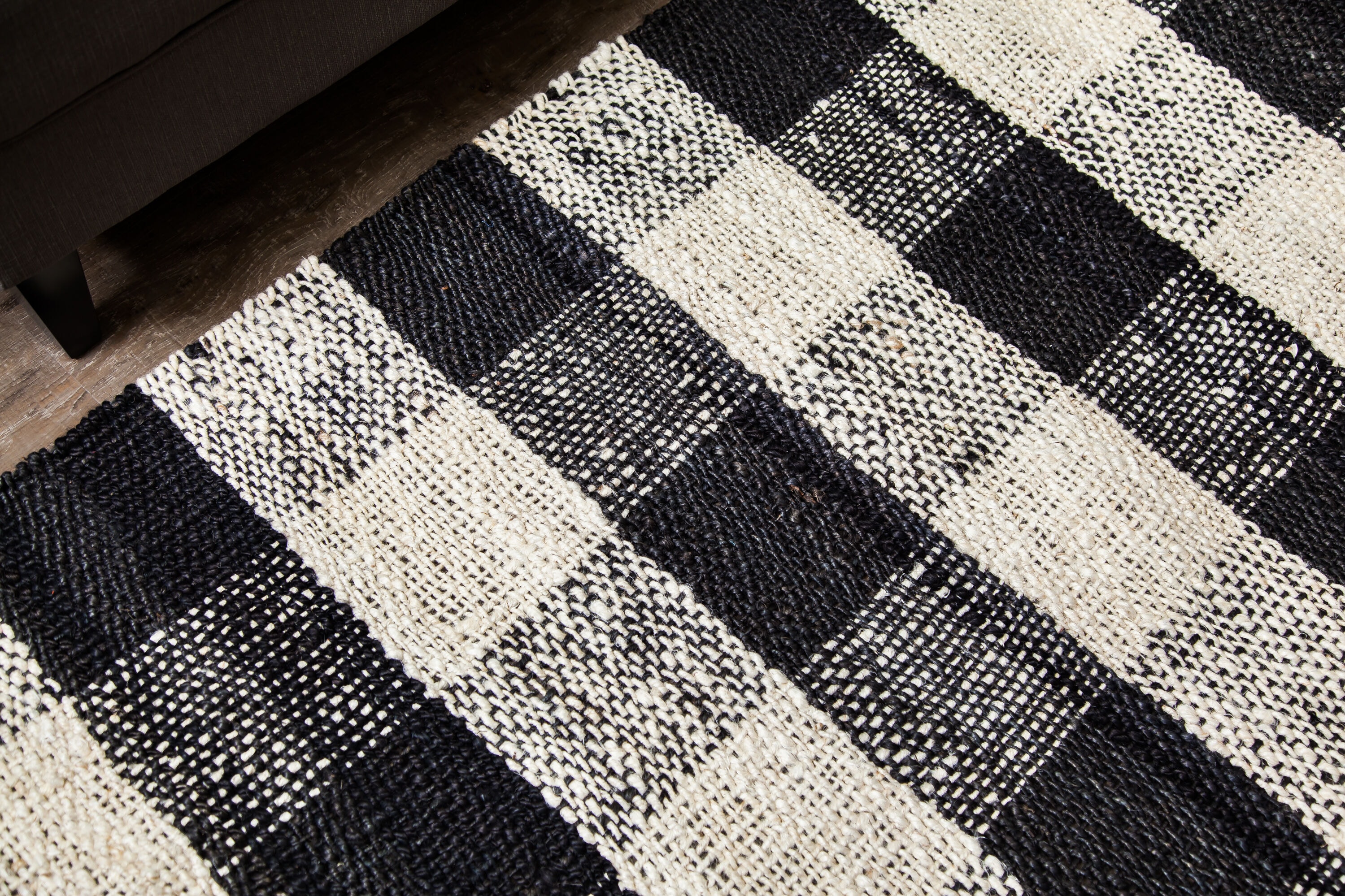 Handmade Black and Ivory Wool 8' x 10' Plaid Rug