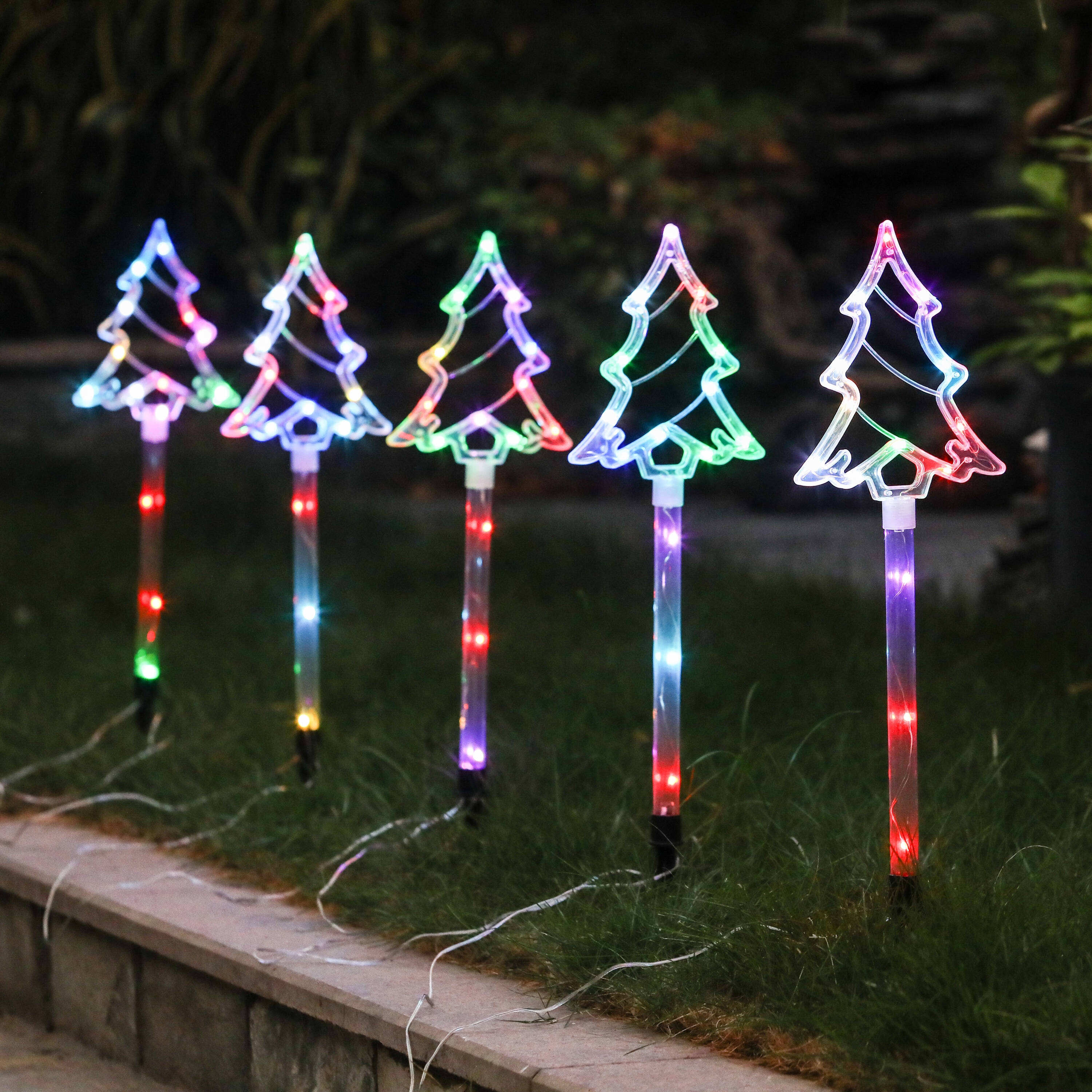LuxenHome WHHD1418 Outdoor-Christmas-Decor - View #2