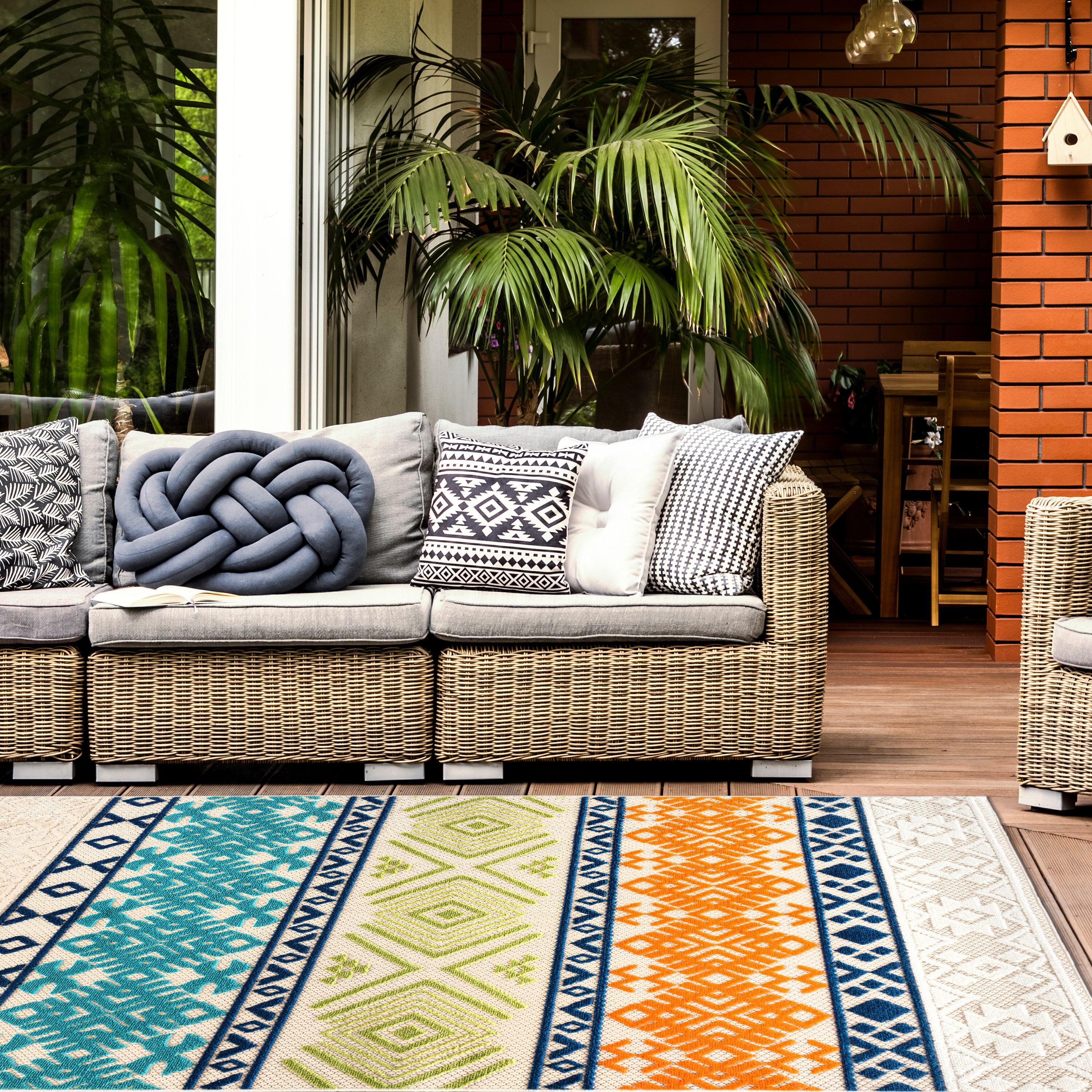 Vienna Bohemian Multicolor Synthetic Indoor/Outdoor Area Rug 5' x 7'
