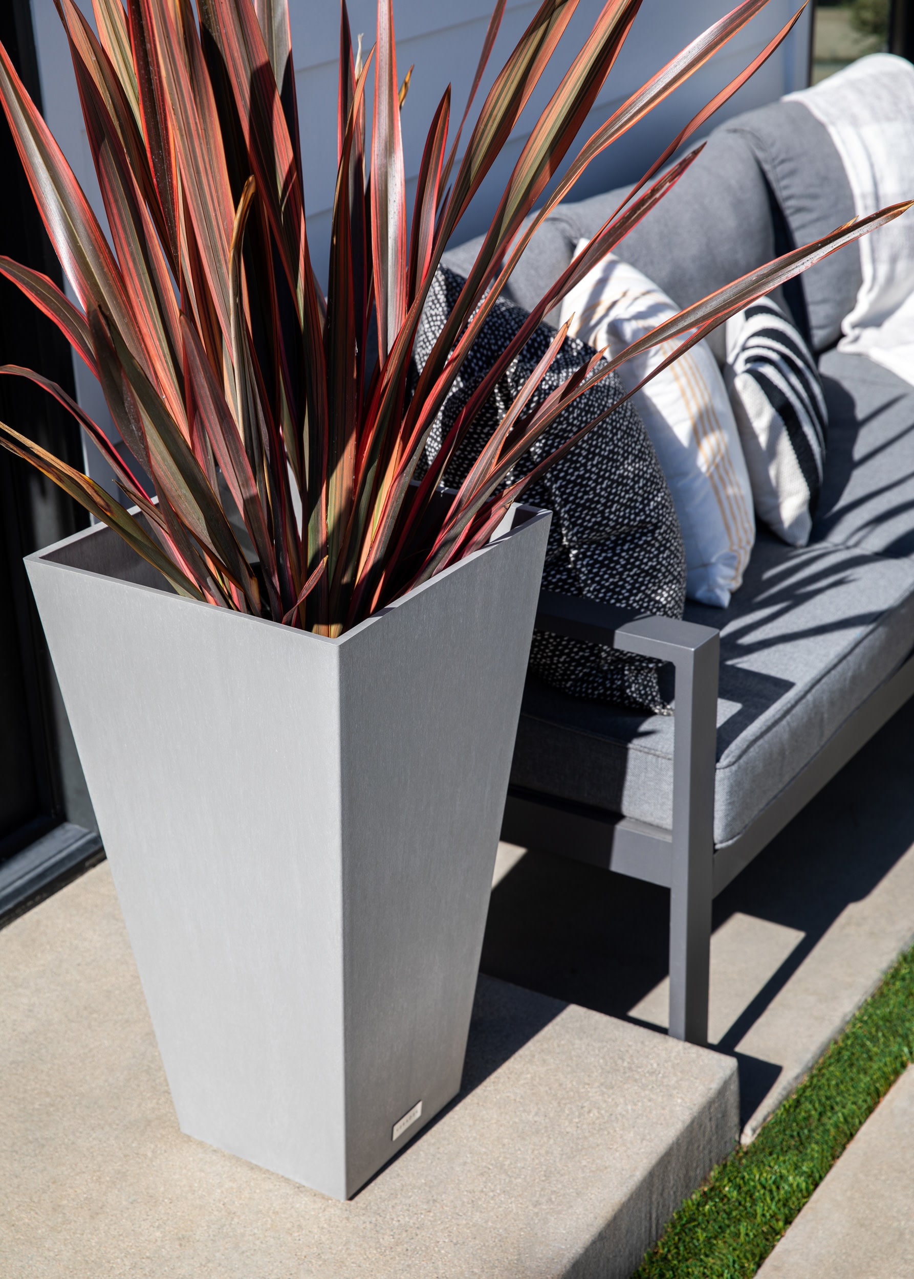 Veradek MV32C-2PK Planter-Window-Box - View #5