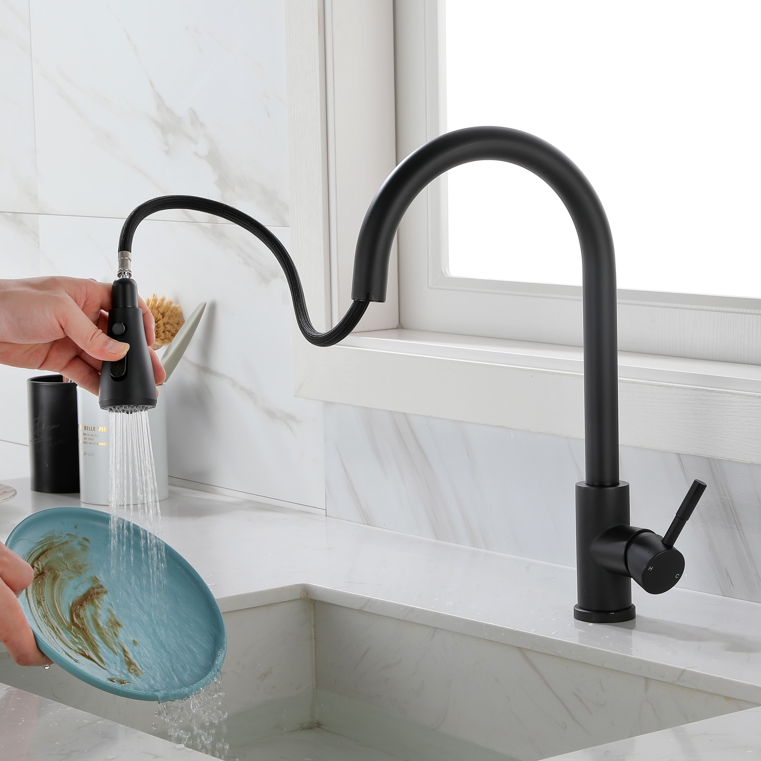 Mondawe Matte Black Single Handle Pull-down Kitchen Faucet With Sprayer ...