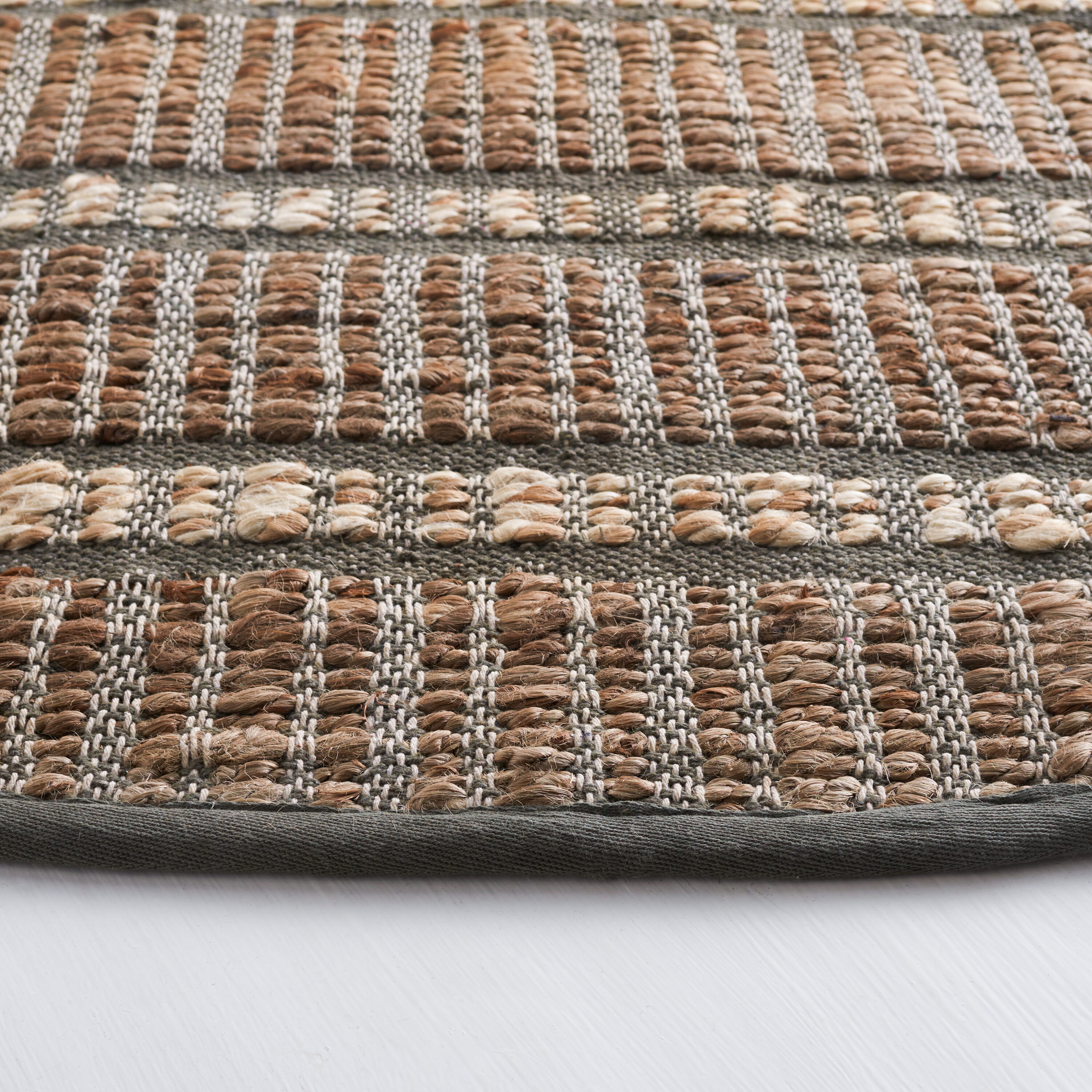 Safavieh NFB656X-7R rugs - View #3