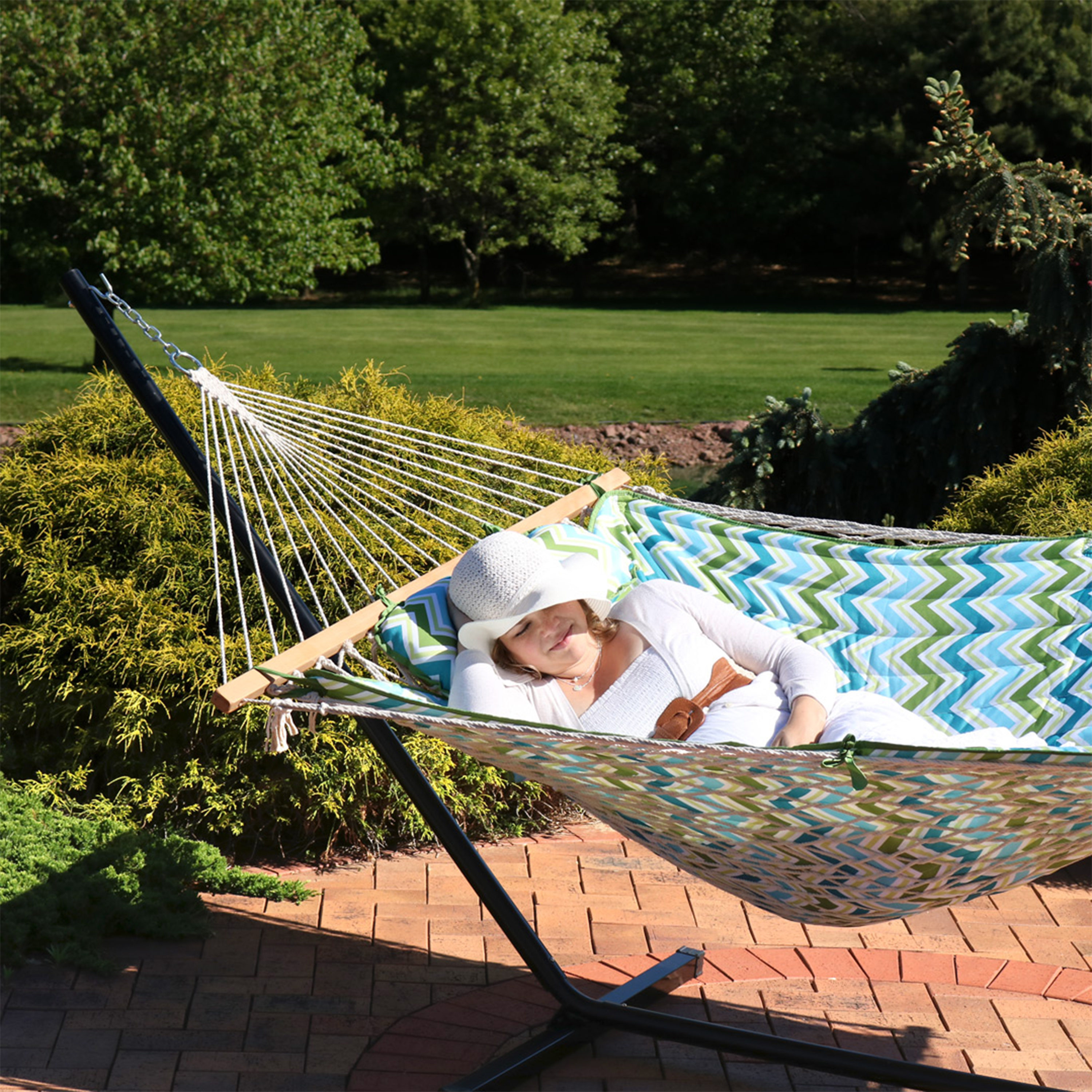 Sunnydaze Decor Blue and Green Chevron Quilted Hammock with Stand in ...