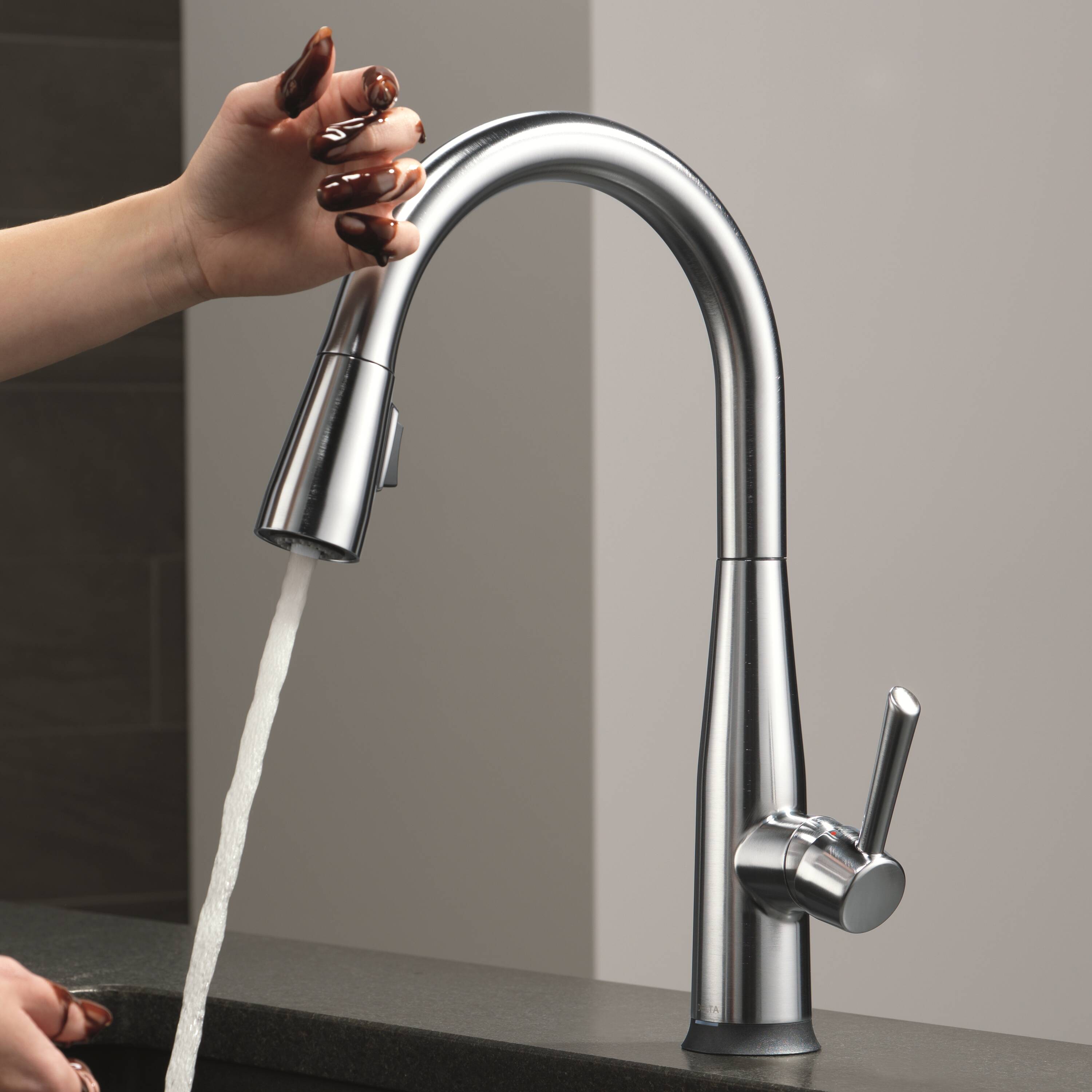 Delta Essa Touch2O Arctic Stainless Single Handle Touch-on Pull-down Kitchen Faucet with Sprayer (Deck Plate Included)