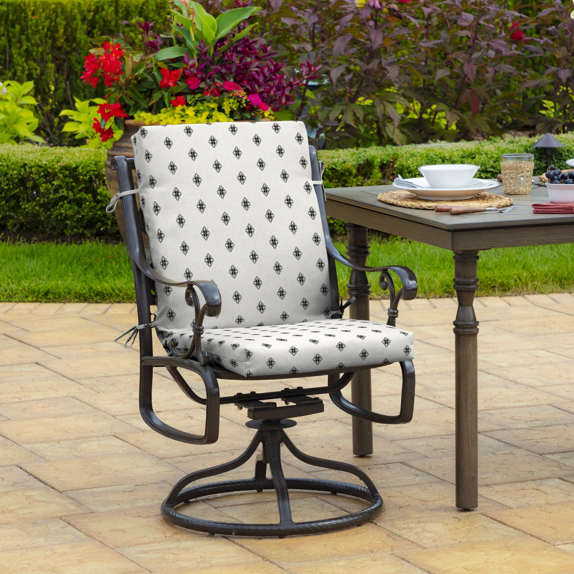 Arden Selections 20-in x 20-in White and Black Diamond High Back Patio ...