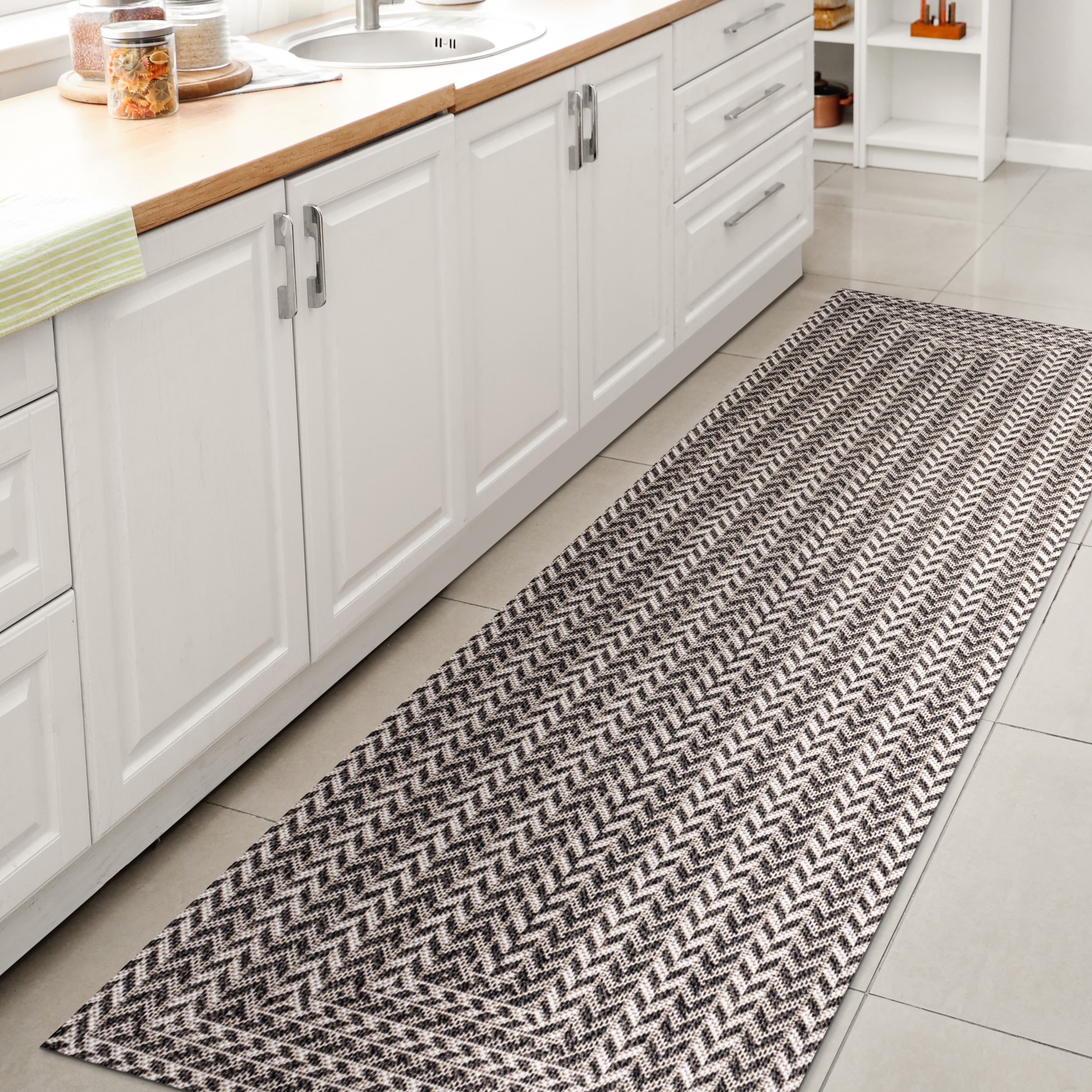 JONATHAN  Y SMB206B-28 Santa Monica Chevron Concentric Squares 2 x 8 (ft) Loomed Polypropylene Black/Light Gray Rectangular Indoor/Outdoor Stripe Farmhouse/Cottage Runner rug