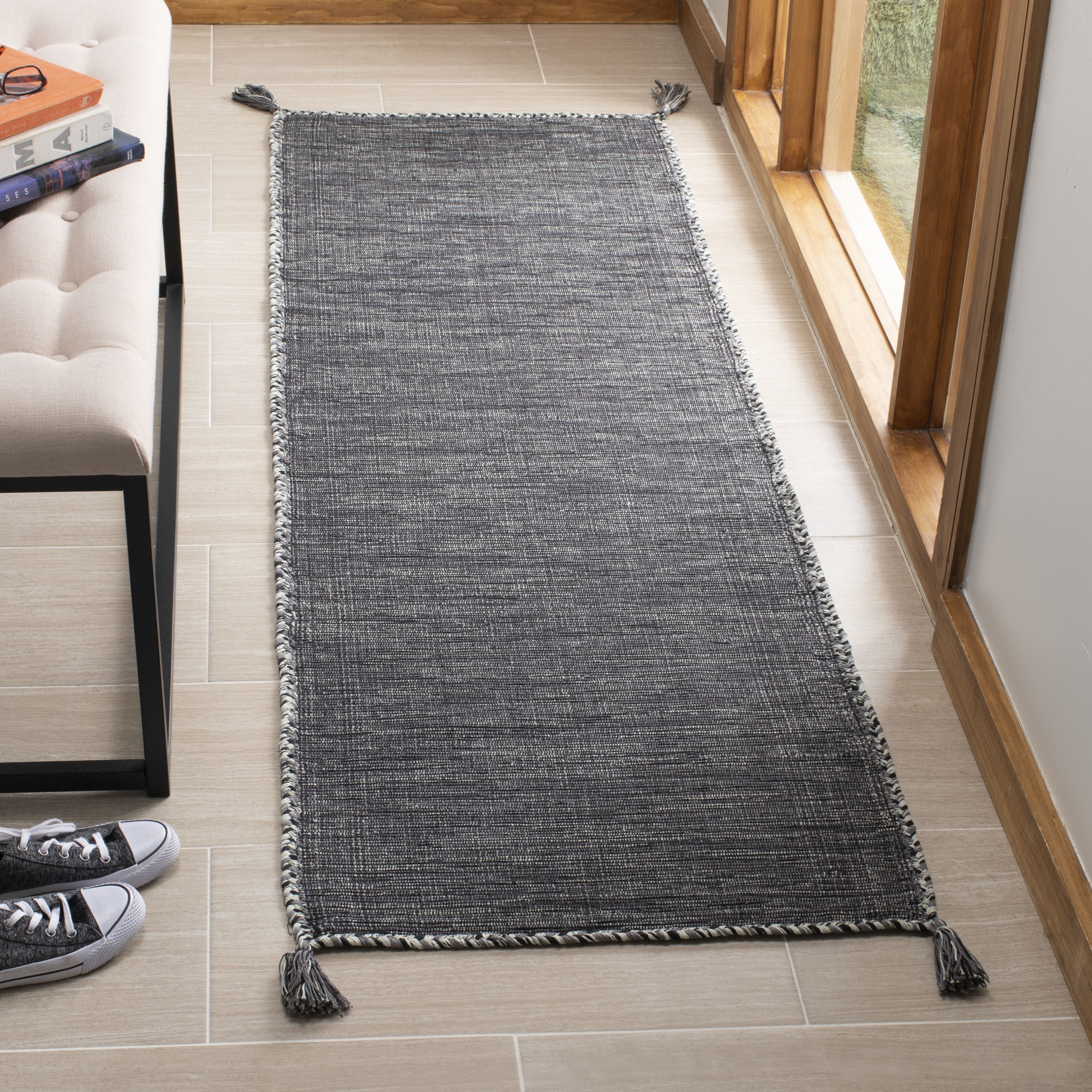 Safavieh MTK150F-25 Montauk Lajolla 2 x 5 (ft) Cotton Gray/Black Rectangular Indoor Abstract Coastal Throw rug